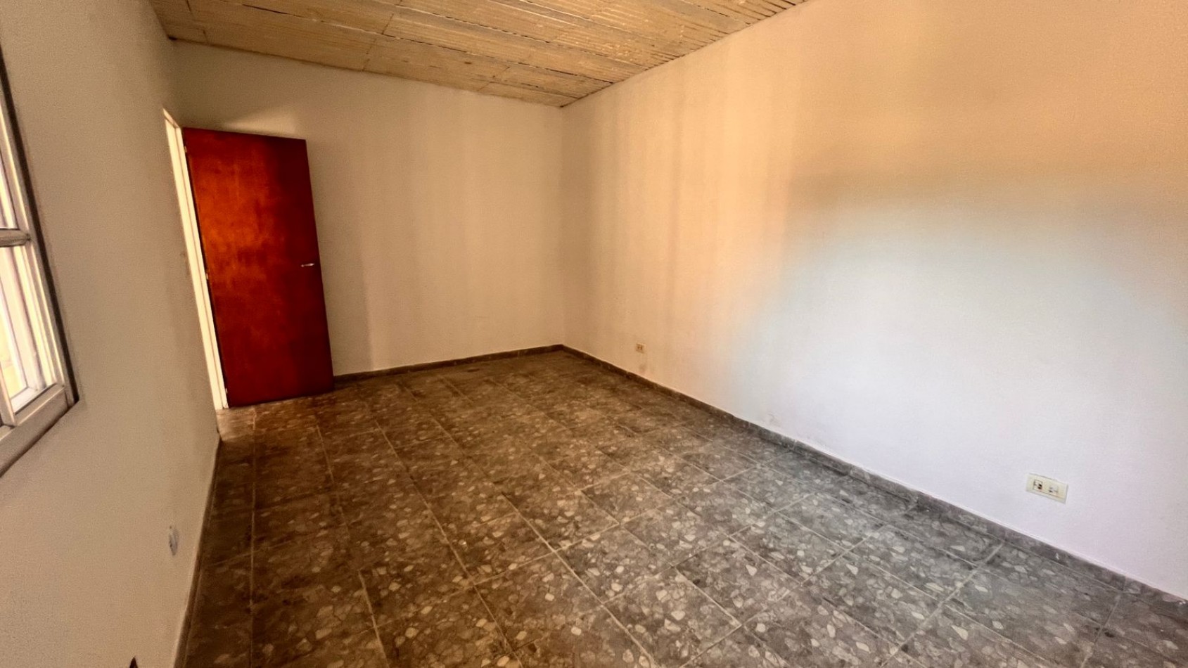 DEPARTAMENTO INTERNO CON PATIO COMUN