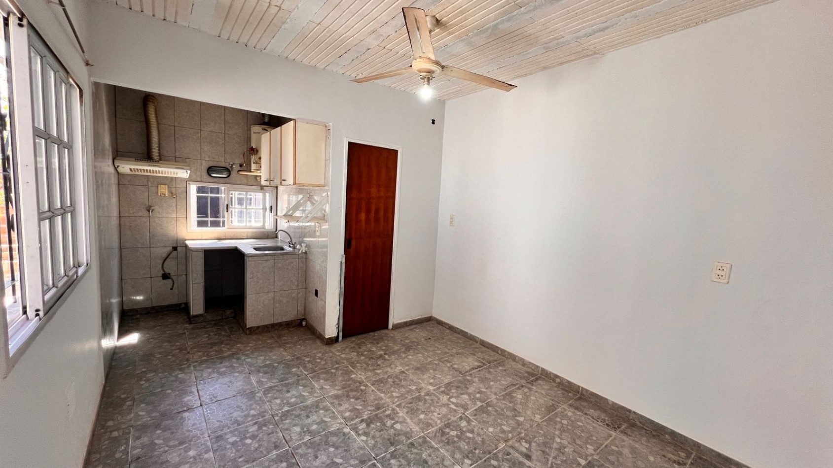 DEPARTAMENTO INTERNO CON PATIO COMUN