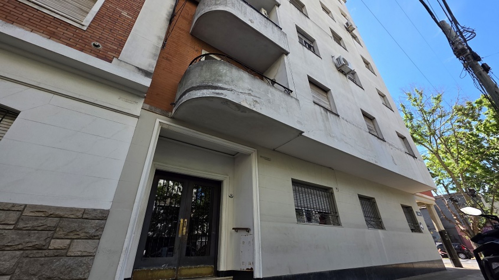 DEPARTAMENTO 4 AMBIENTES RESTAURADO A NUEVO