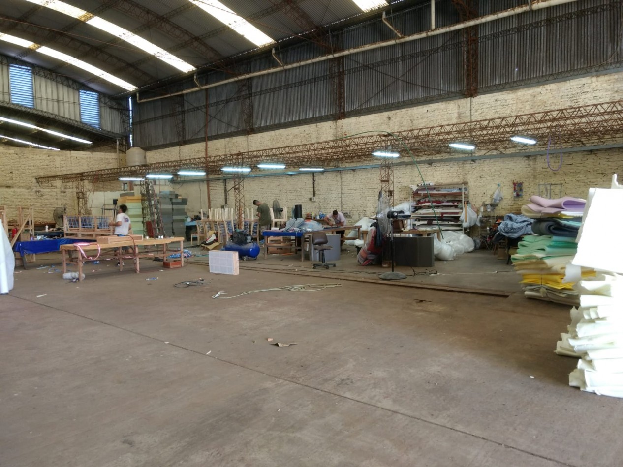 GRAN GALPON CON PUENTE GRUA DE 3 TONELADAS