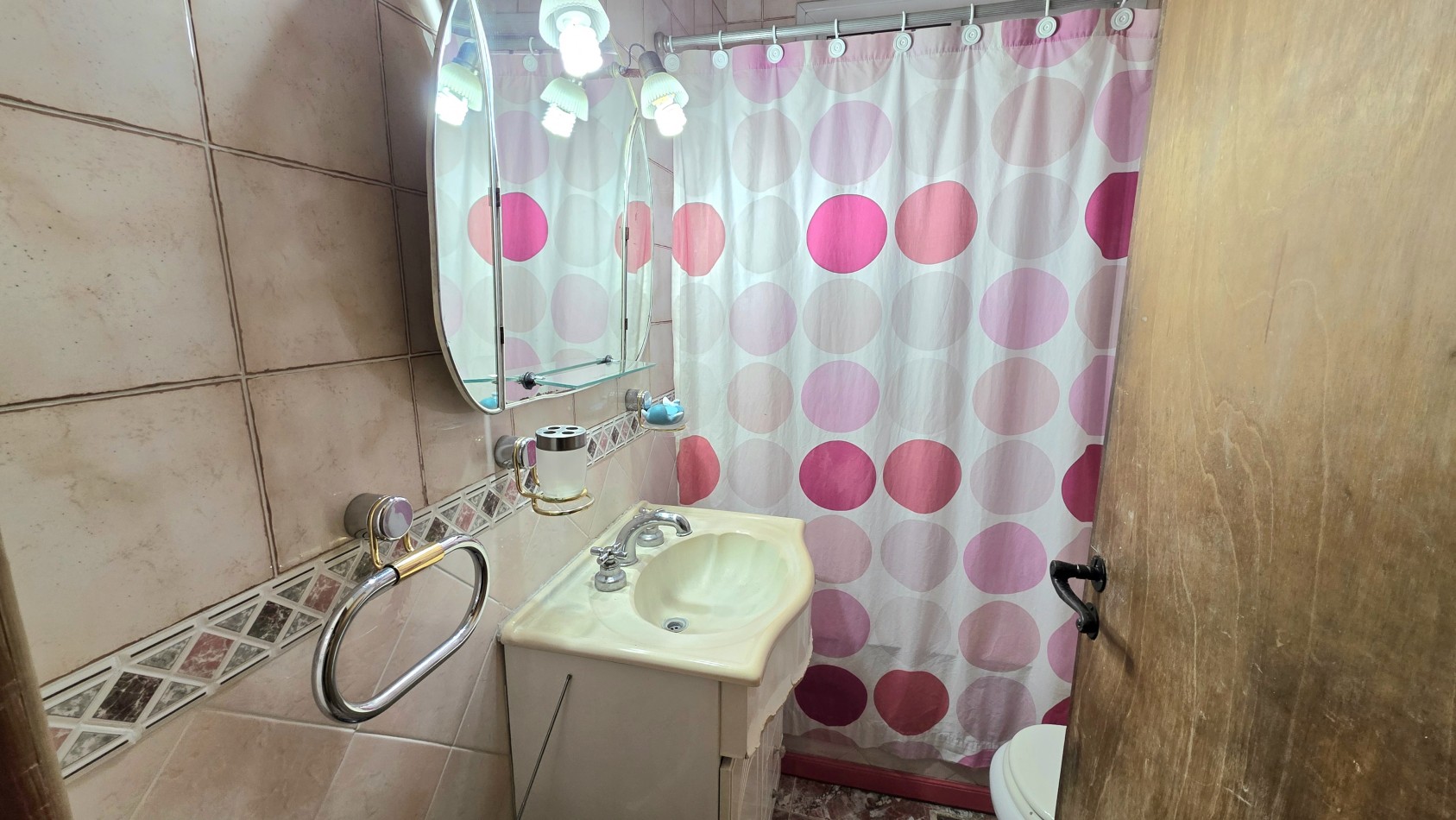 CHALET 3 AMBIENTES CON FONDO Y DEPTO