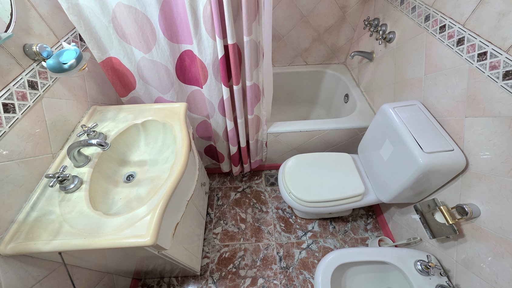 CHALET 3 AMBIENTES CON FONDO Y DEPTO