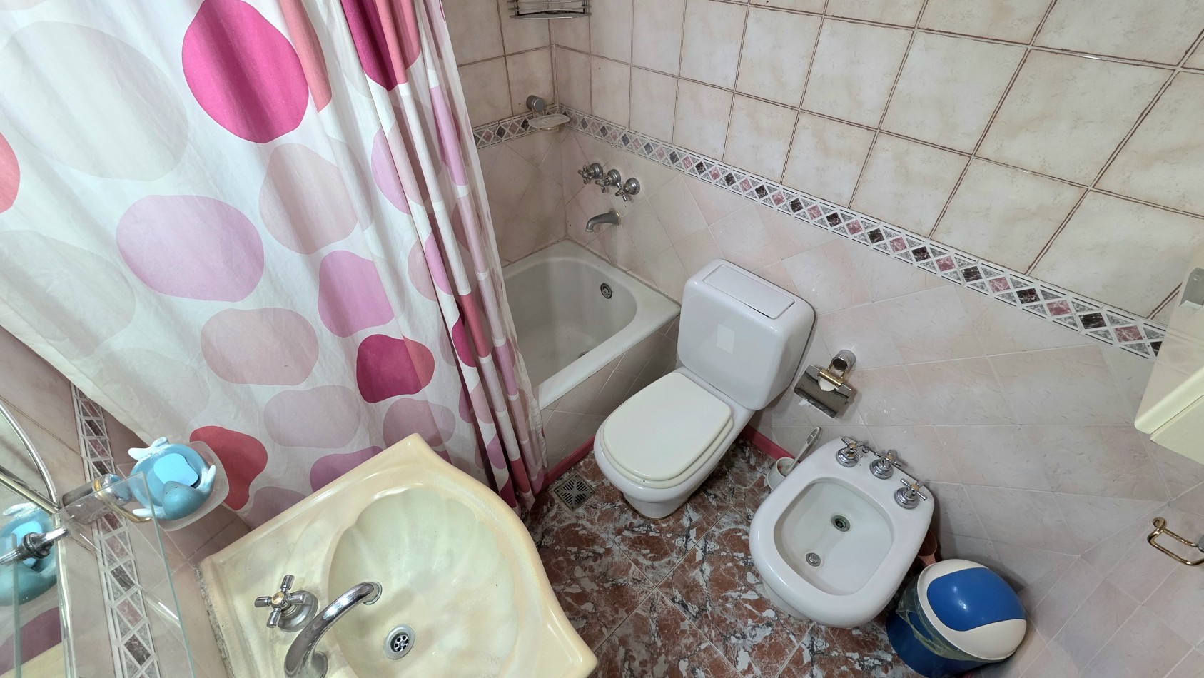 CHALET 3 AMBIENTES CON FONDO Y DEPTO