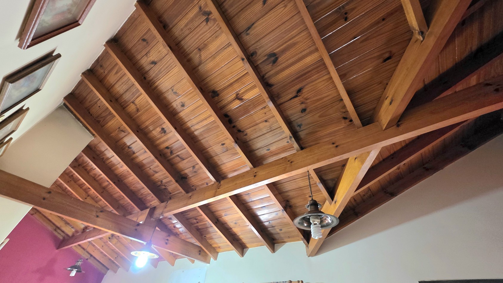 CHALET 3 AMBIENTES CON FONDO Y DEPTO