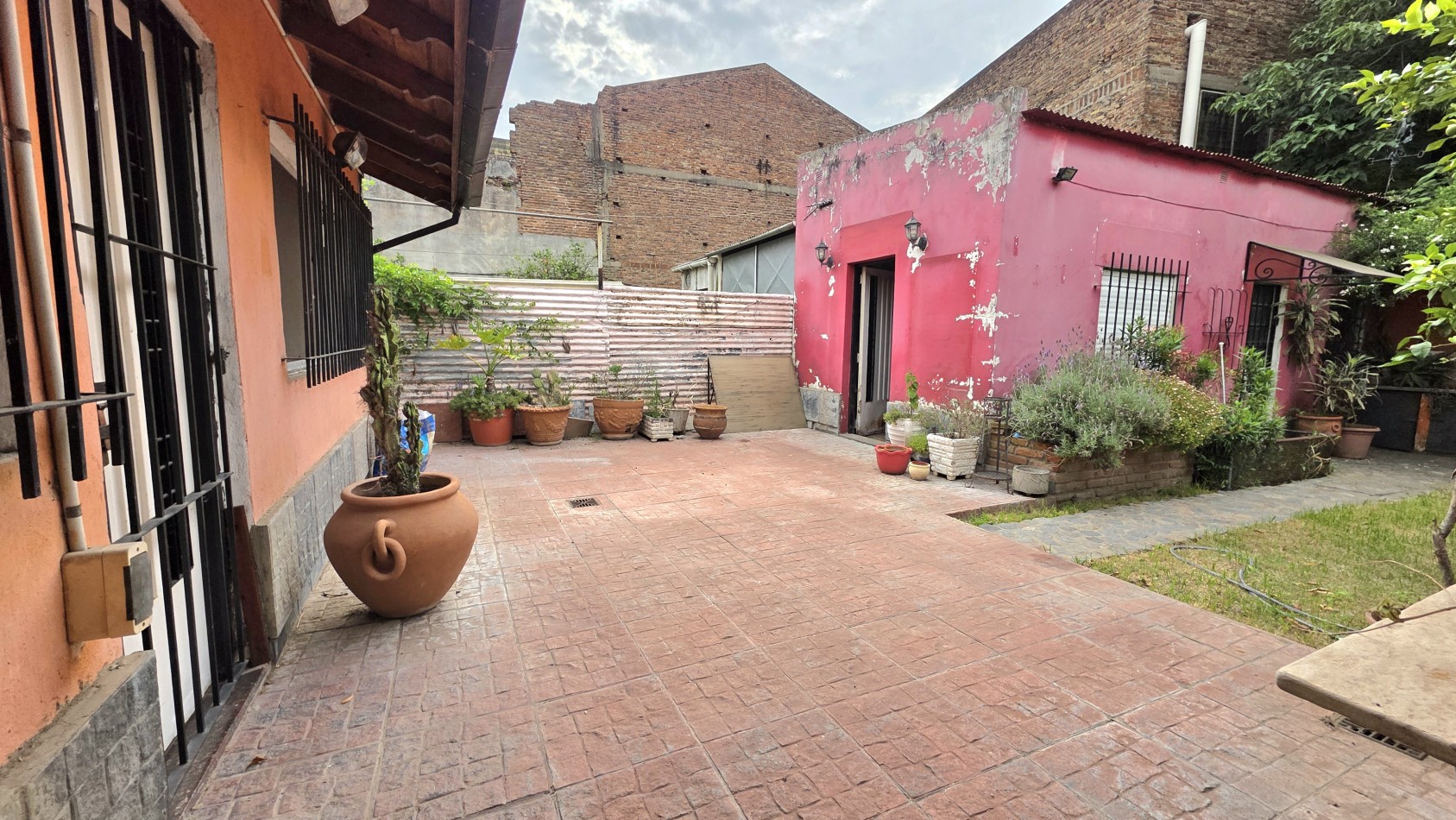 CHALET 3 AMBIENTES CON FONDO Y DEPTO