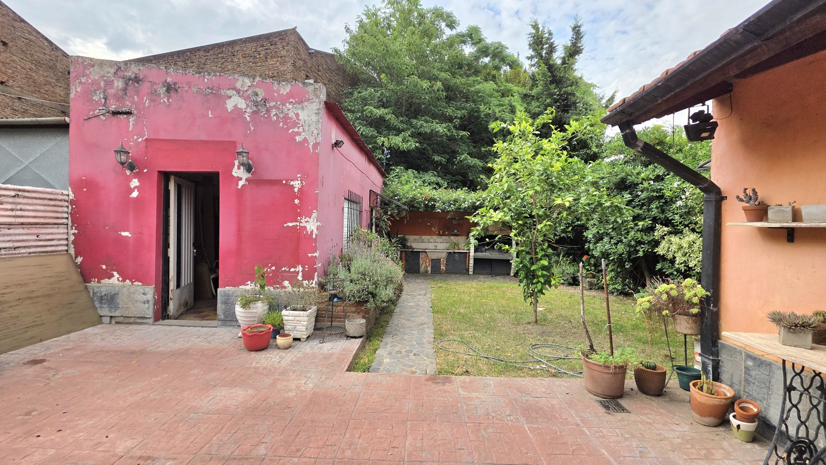 CHALET 3 AMBIENTES CON FONDO Y DEPTO