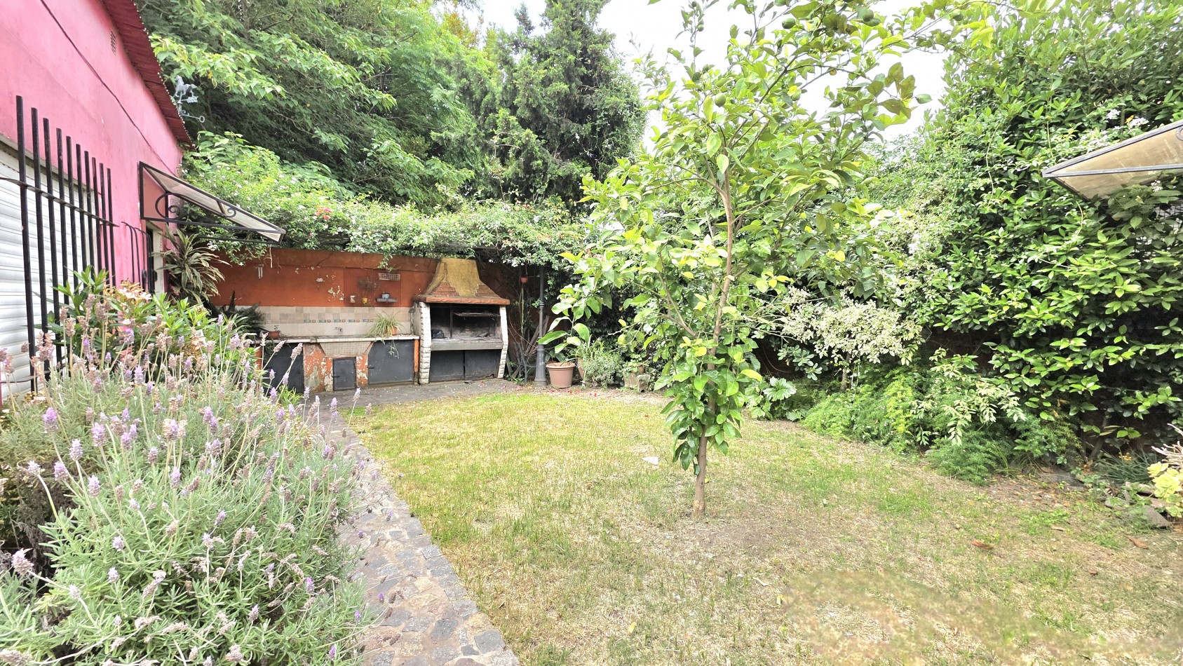 CHALET 3 AMBIENTES CON FONDO Y DEPTO