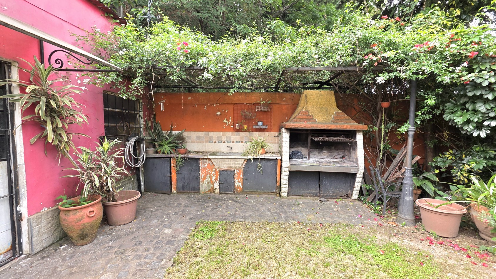 CHALET 3 AMBIENTES CON FONDO Y DEPTO