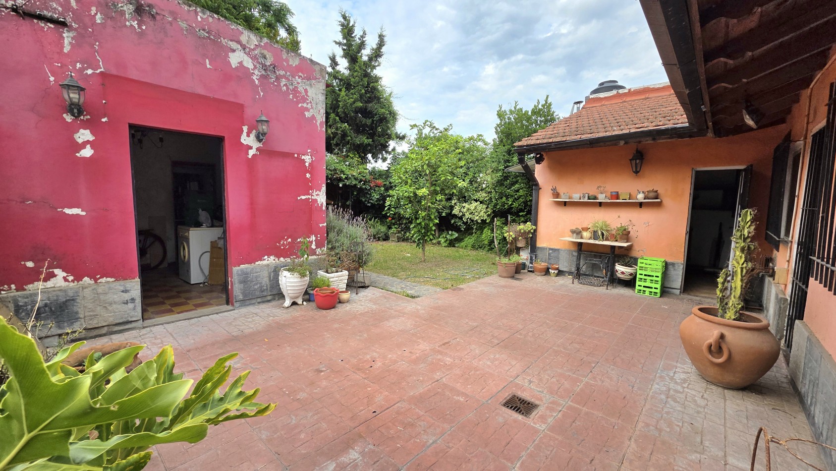 CHALET 3 AMBIENTES CON FONDO Y DEPTO