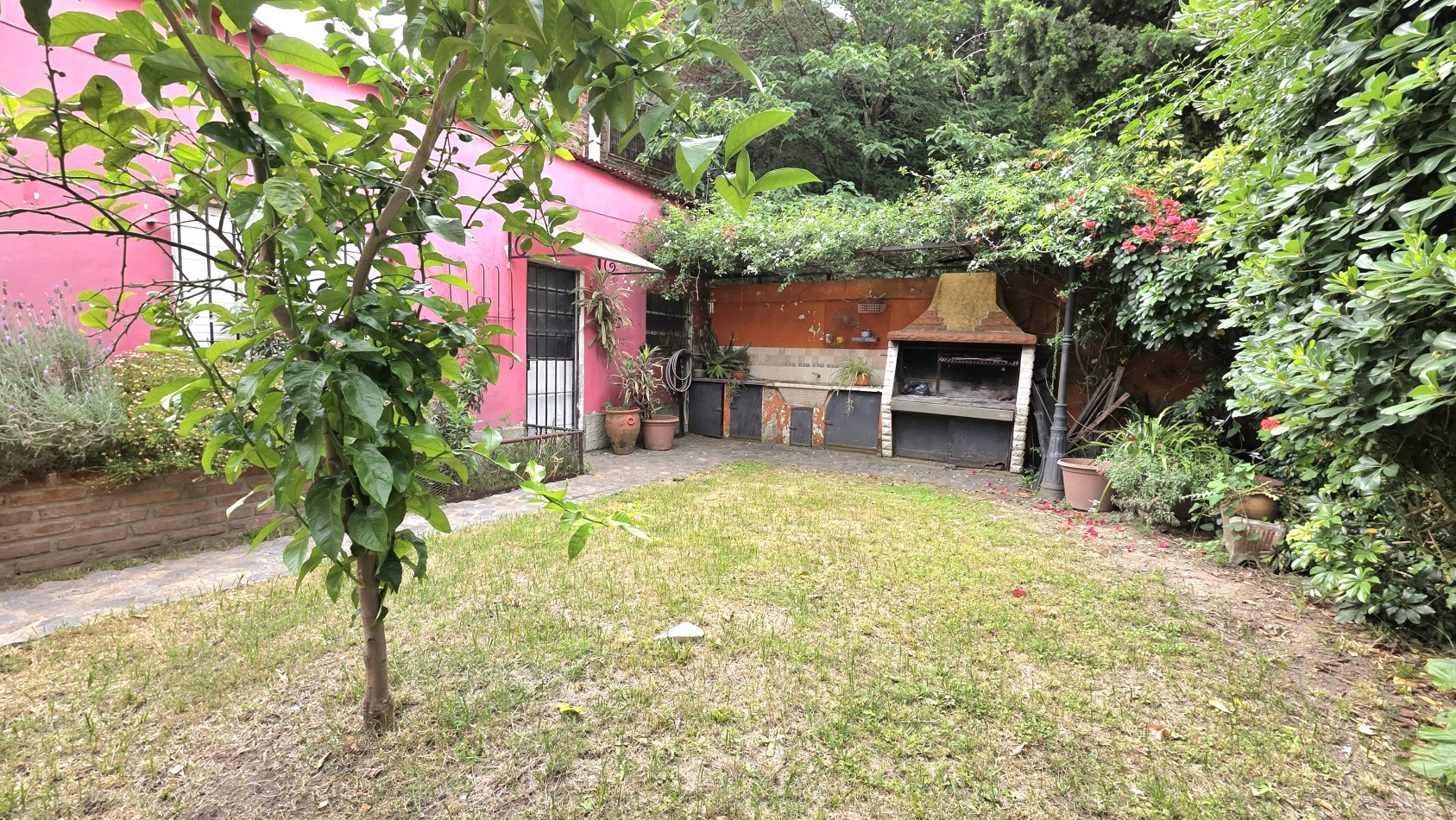 CHALET 3 AMBIENTES CON FONDO Y DEPTO