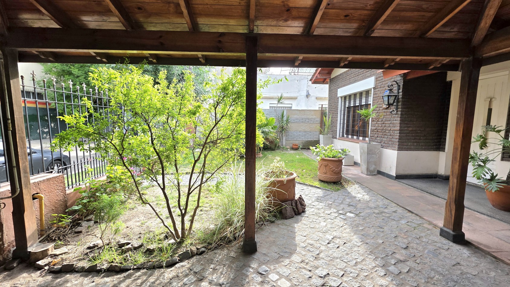 CHALET 3 AMBIENTES CON FONDO Y DEPTO