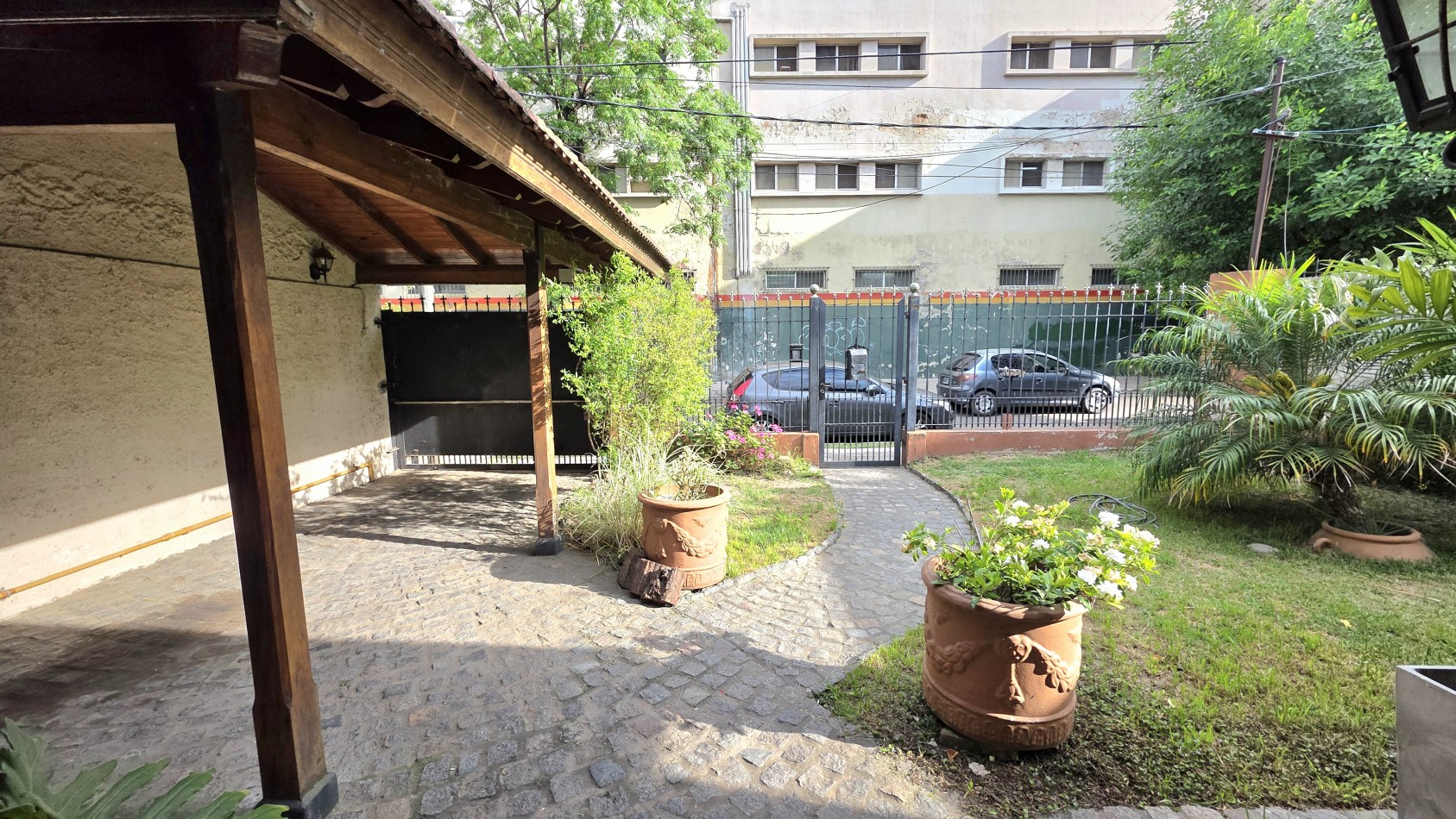 CHALET 3 AMBIENTES CON FONDO Y DEPTO