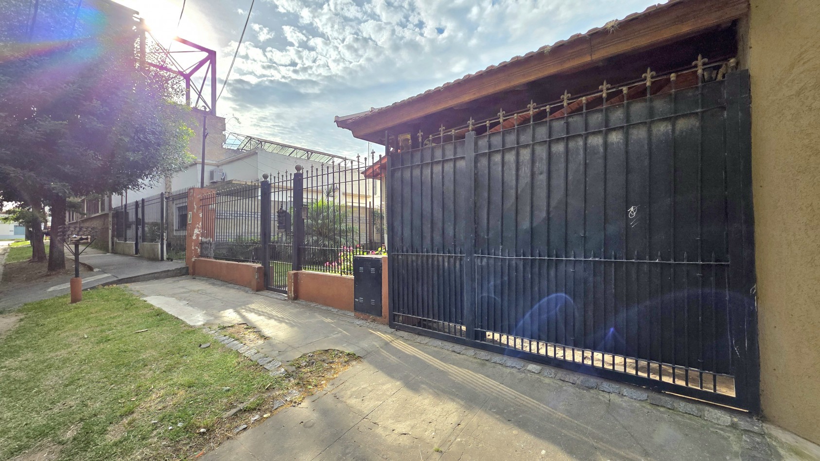 CHALET 3 AMBIENTES CON FONDO Y DEPTO