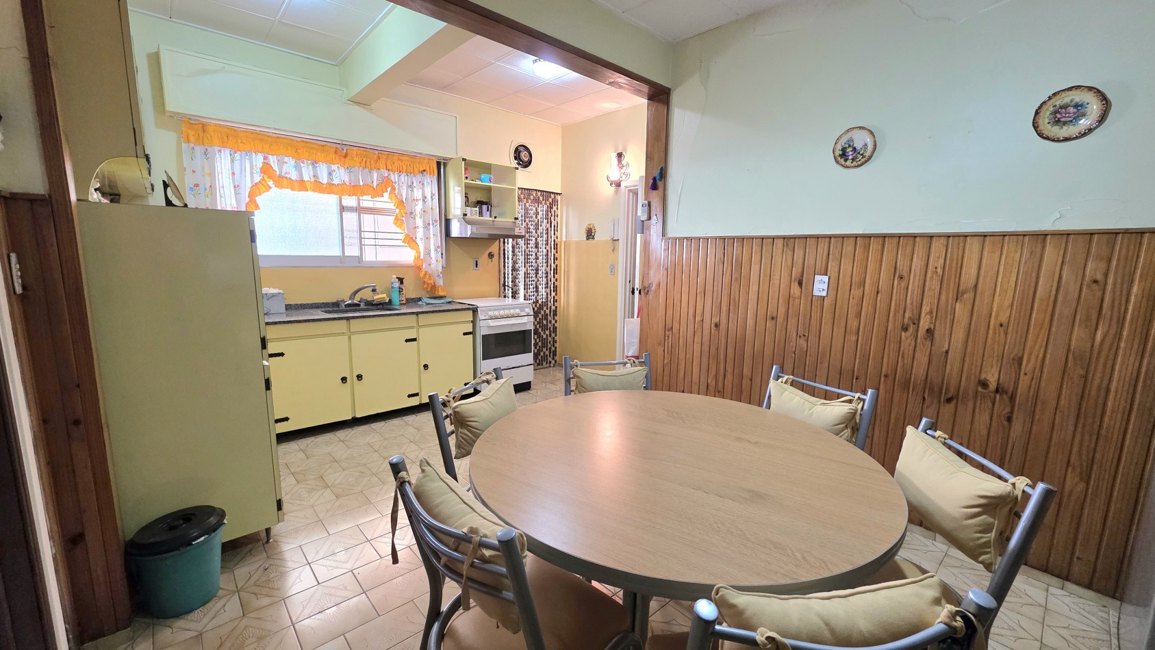 CASA 4 AMBIENTES CON FONDO