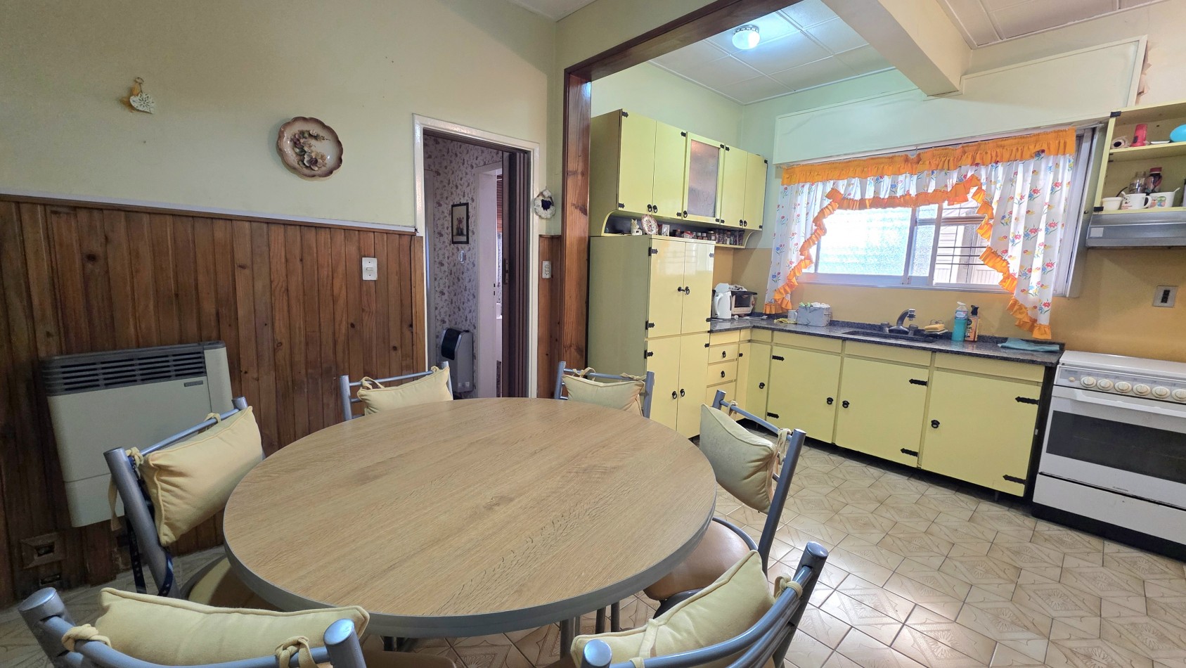 CASA 4 AMBIENTES CON FONDO