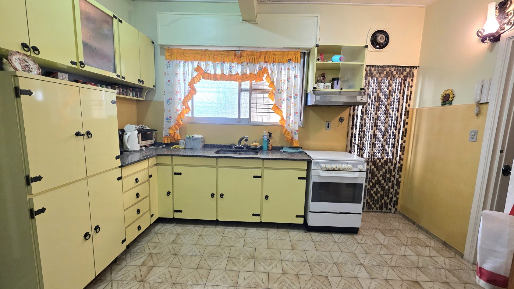 CASA 4 AMBIENTES CON FONDO