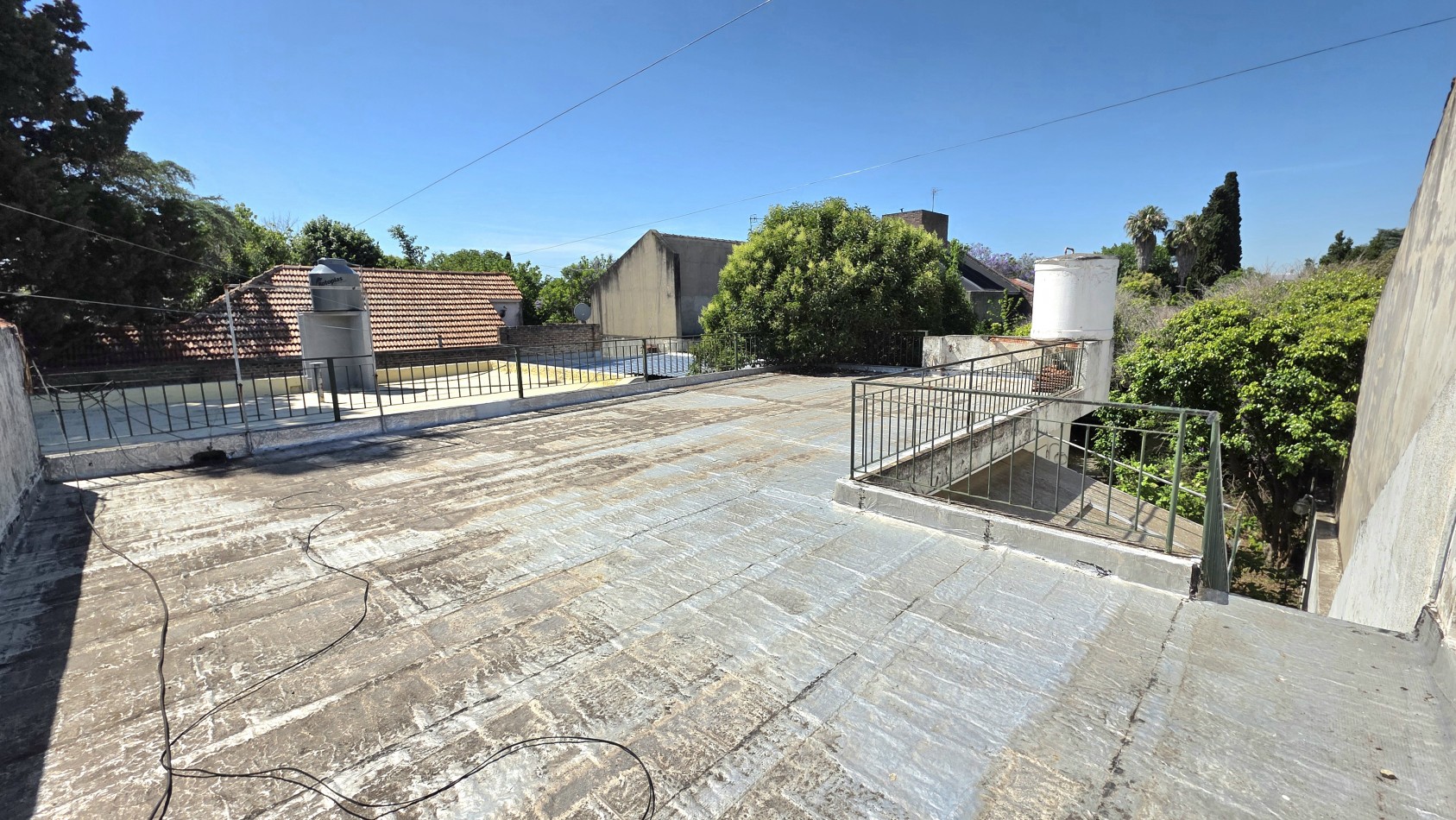 CASA 4 AMBIENTES CON FONDO