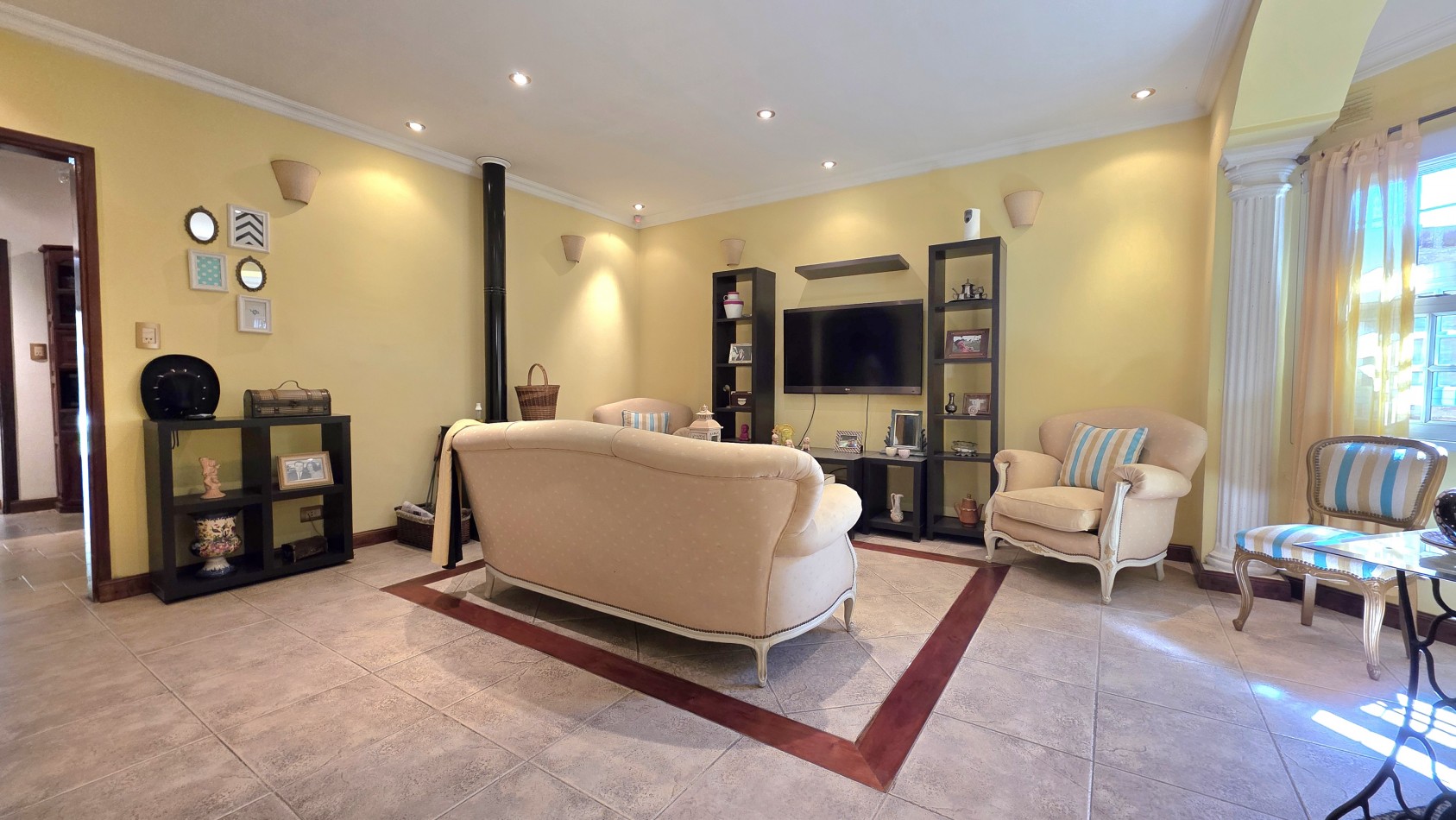 CASA 3 AMBIENTES CON PARQUE Y PILETA