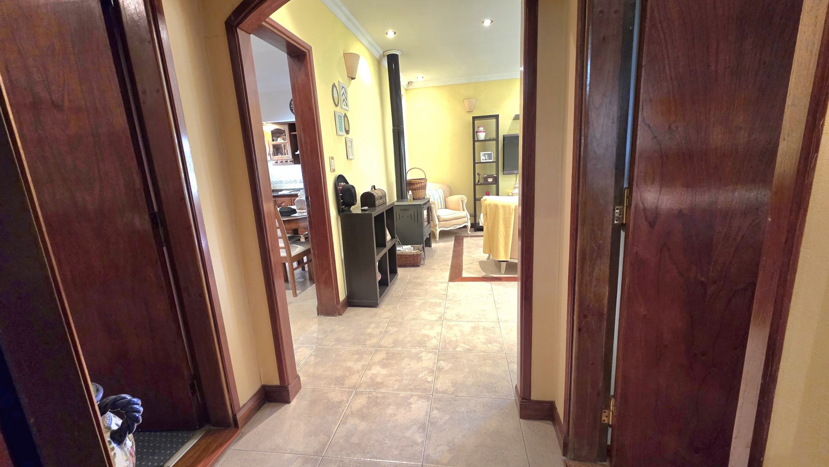 CASA 3 AMBIENTES CON PARQUE Y PILETA