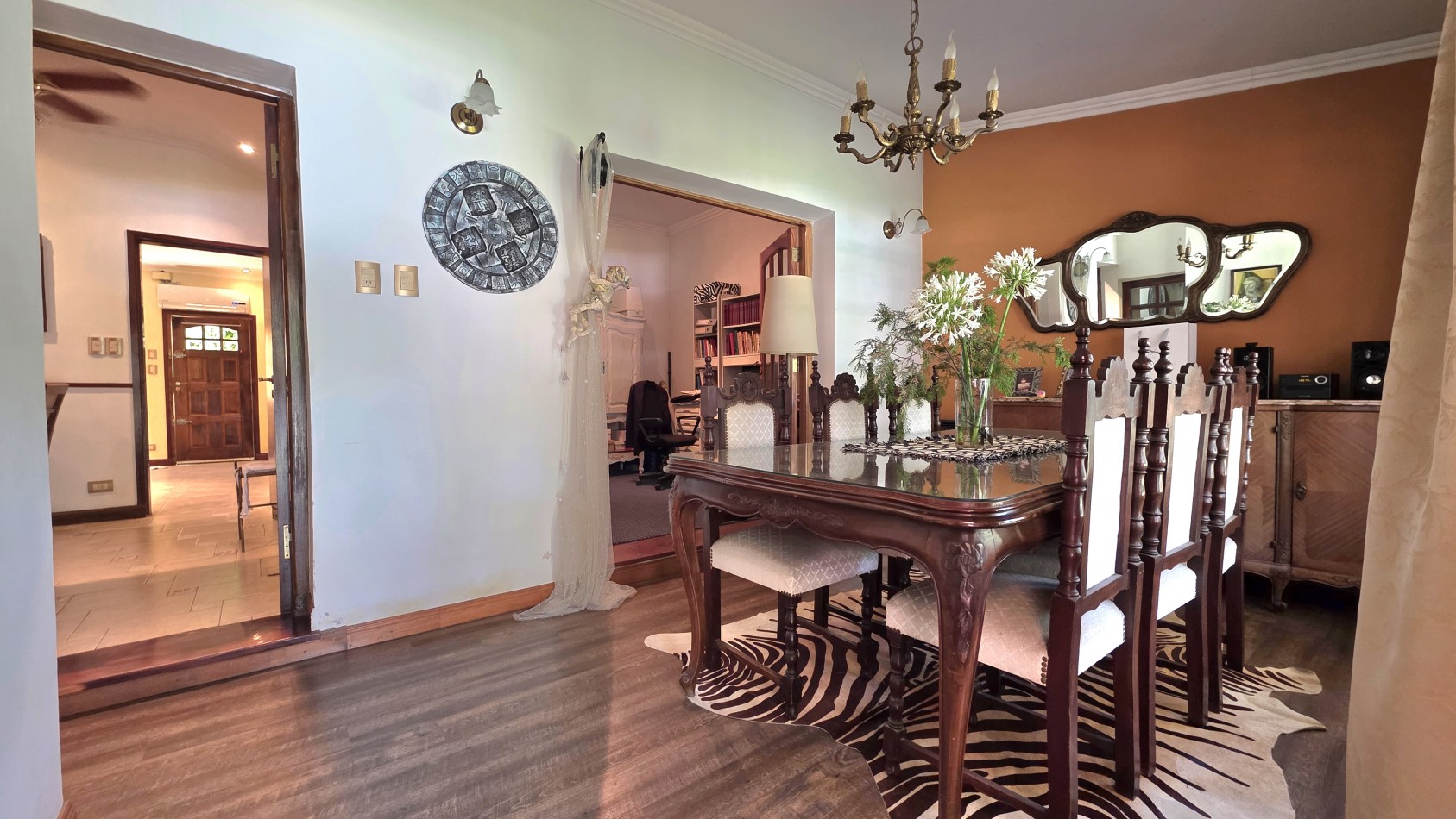 CASA 3 AMBIENTES CON PARQUE Y PILETA