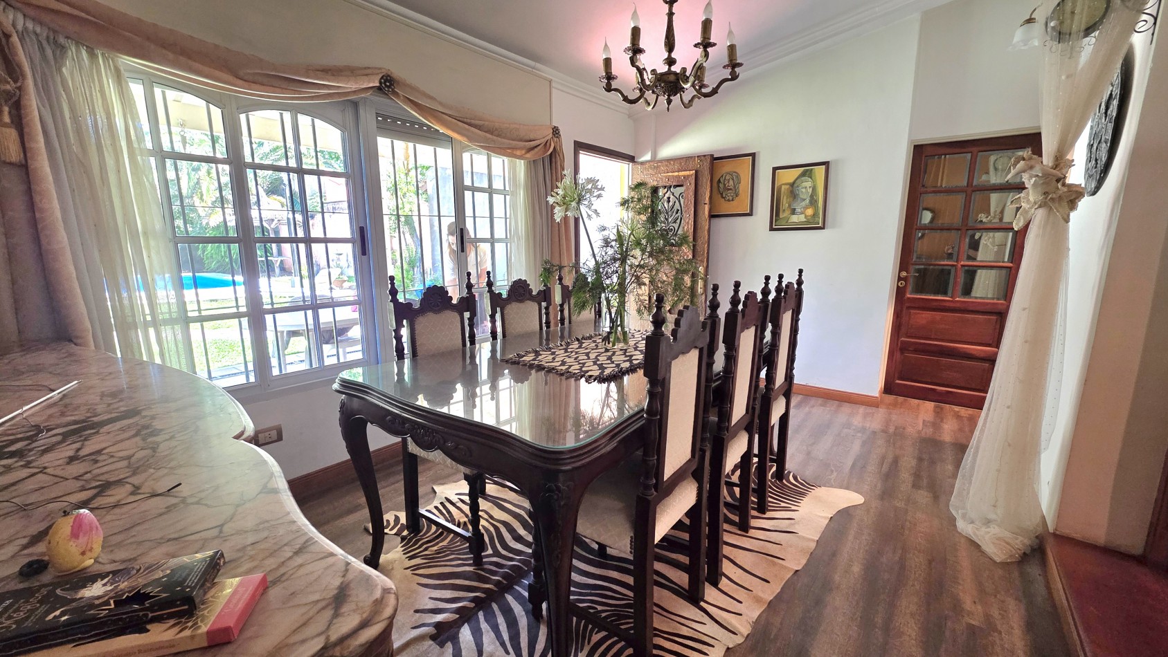 CASA 3 AMBIENTES CON PARQUE Y PILETA