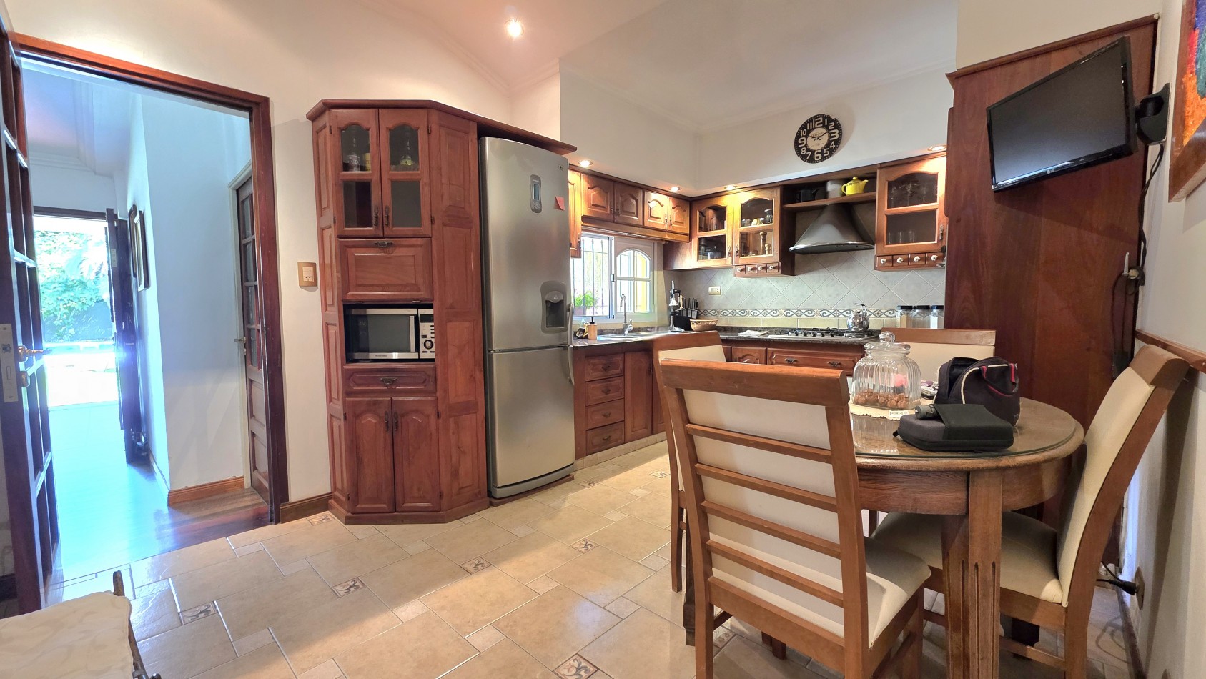 CASA 3 AMBIENTES CON PARQUE Y PILETA