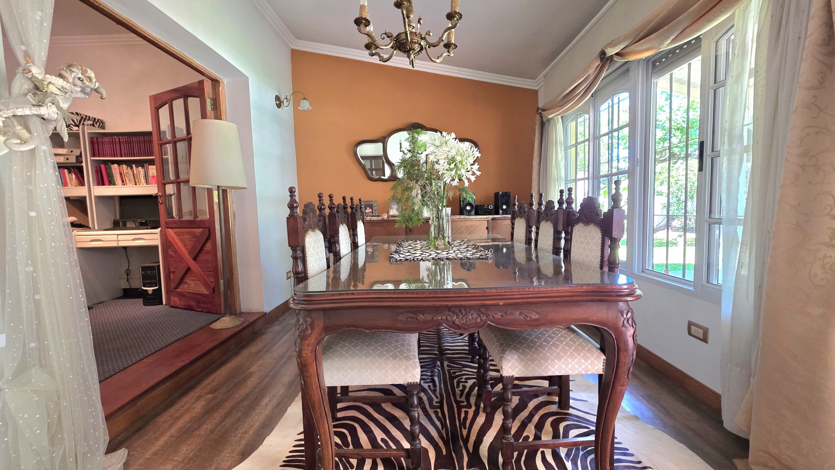 CASA 3 AMBIENTES CON PARQUE Y PILETA