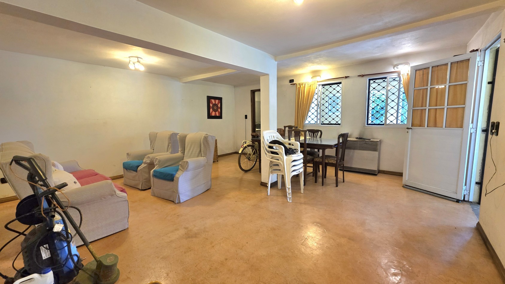 CASA 3 AMBIENTES CON PARQUE Y PILETA