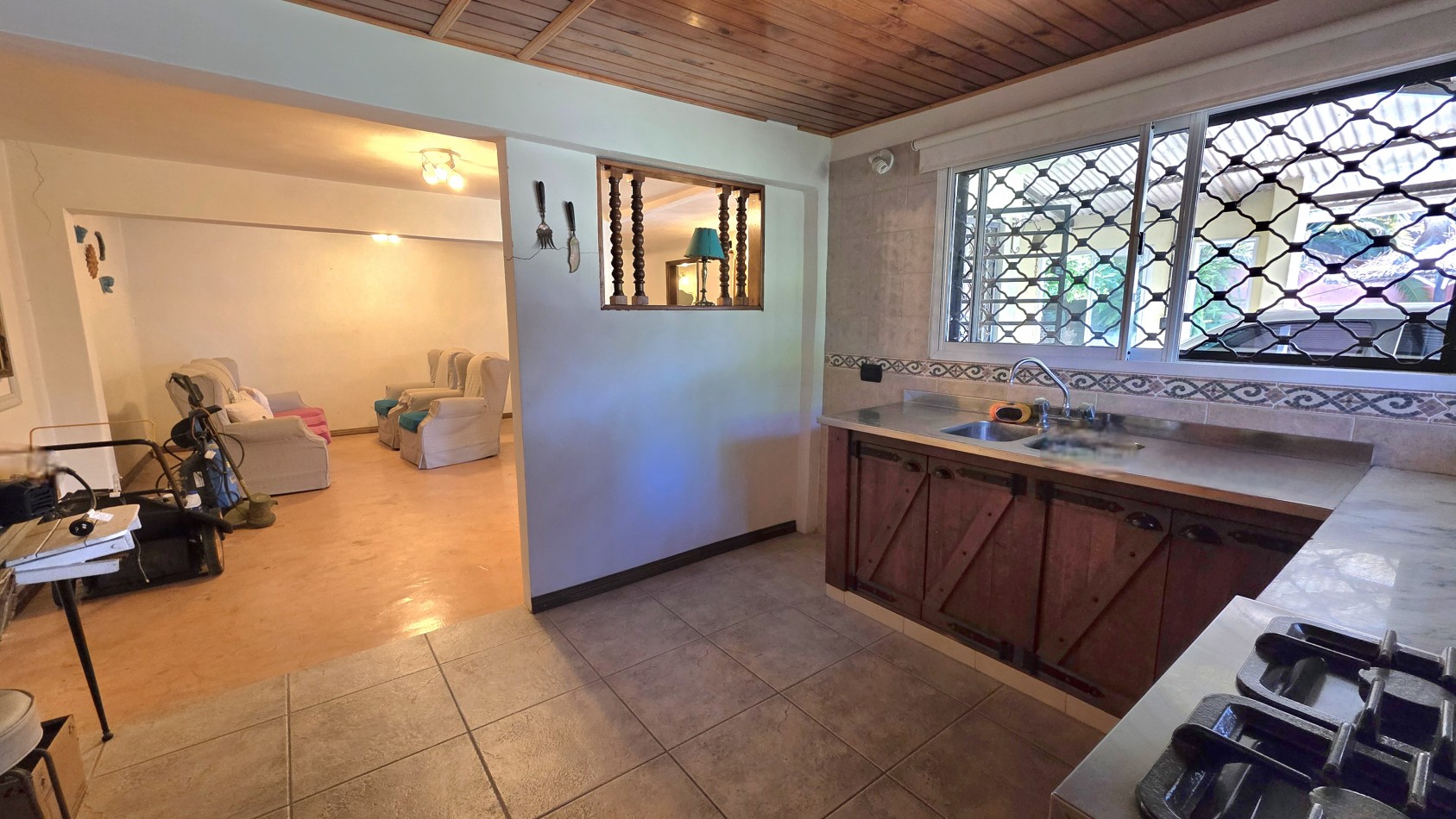 CASA 3 AMBIENTES CON PARQUE Y PILETA