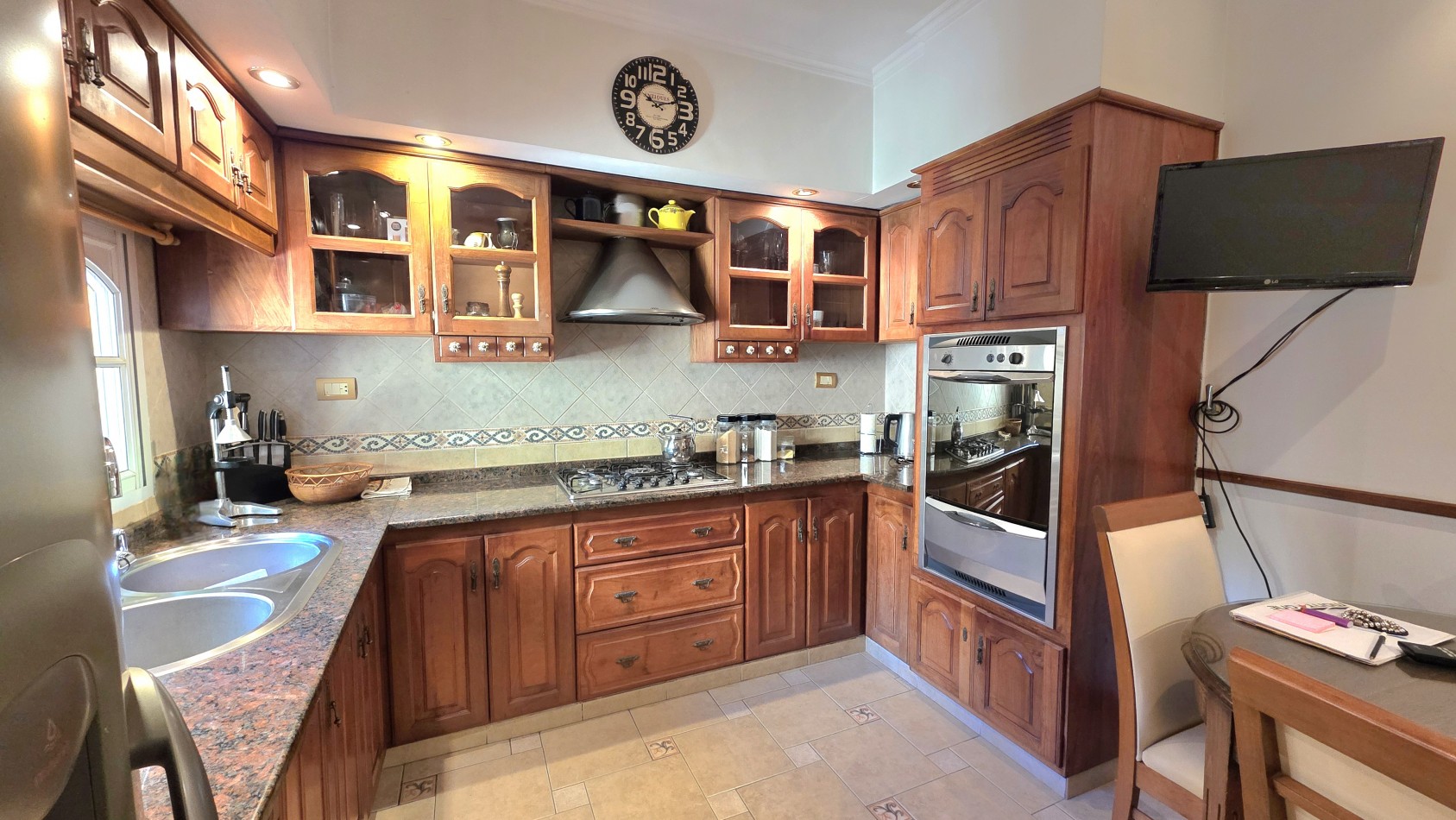 CASA 3 AMBIENTES CON PARQUE Y PILETA