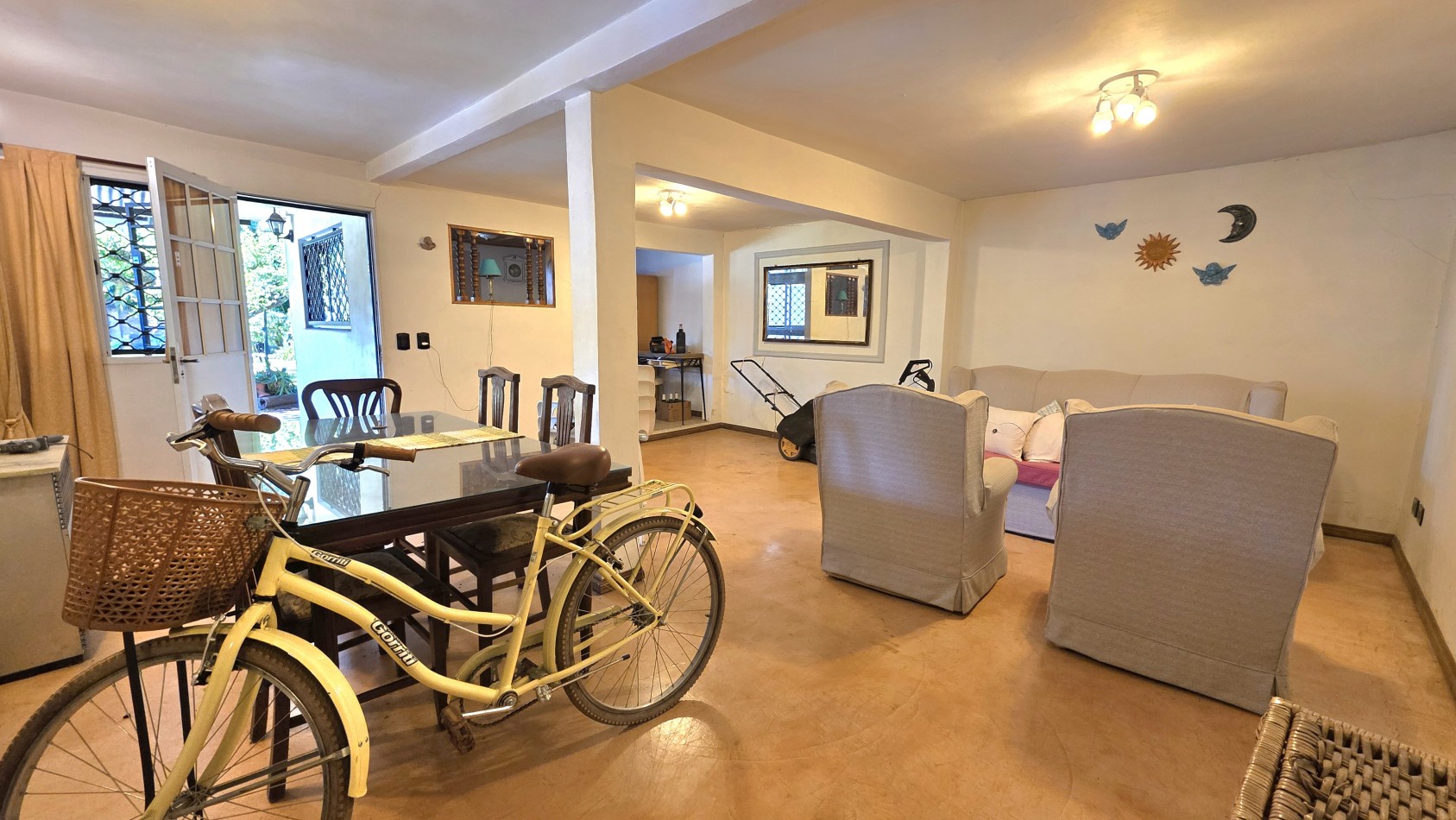 CASA 3 AMBIENTES CON PARQUE Y PILETA