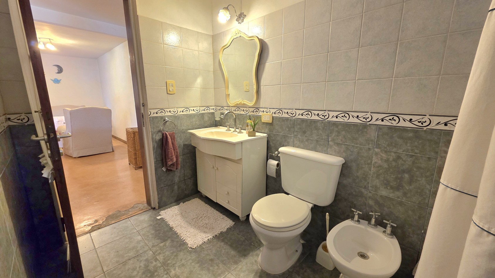 CASA 3 AMBIENTES CON PARQUE Y PILETA