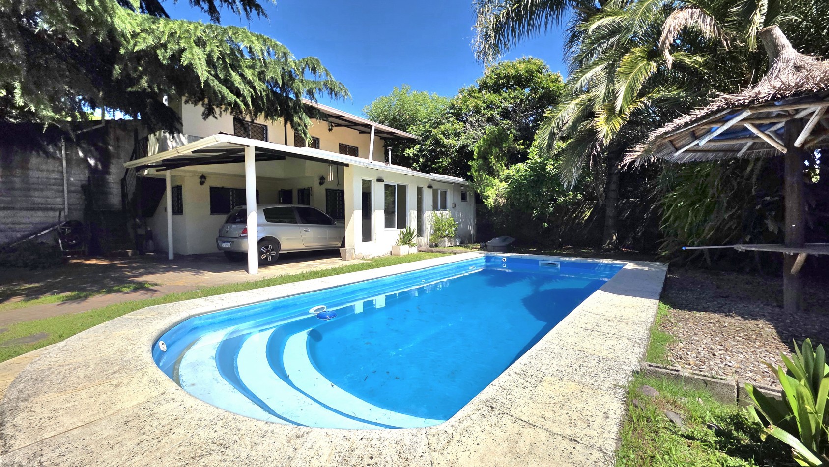 CASA 3 AMBIENTES CON PARQUE Y PILETA