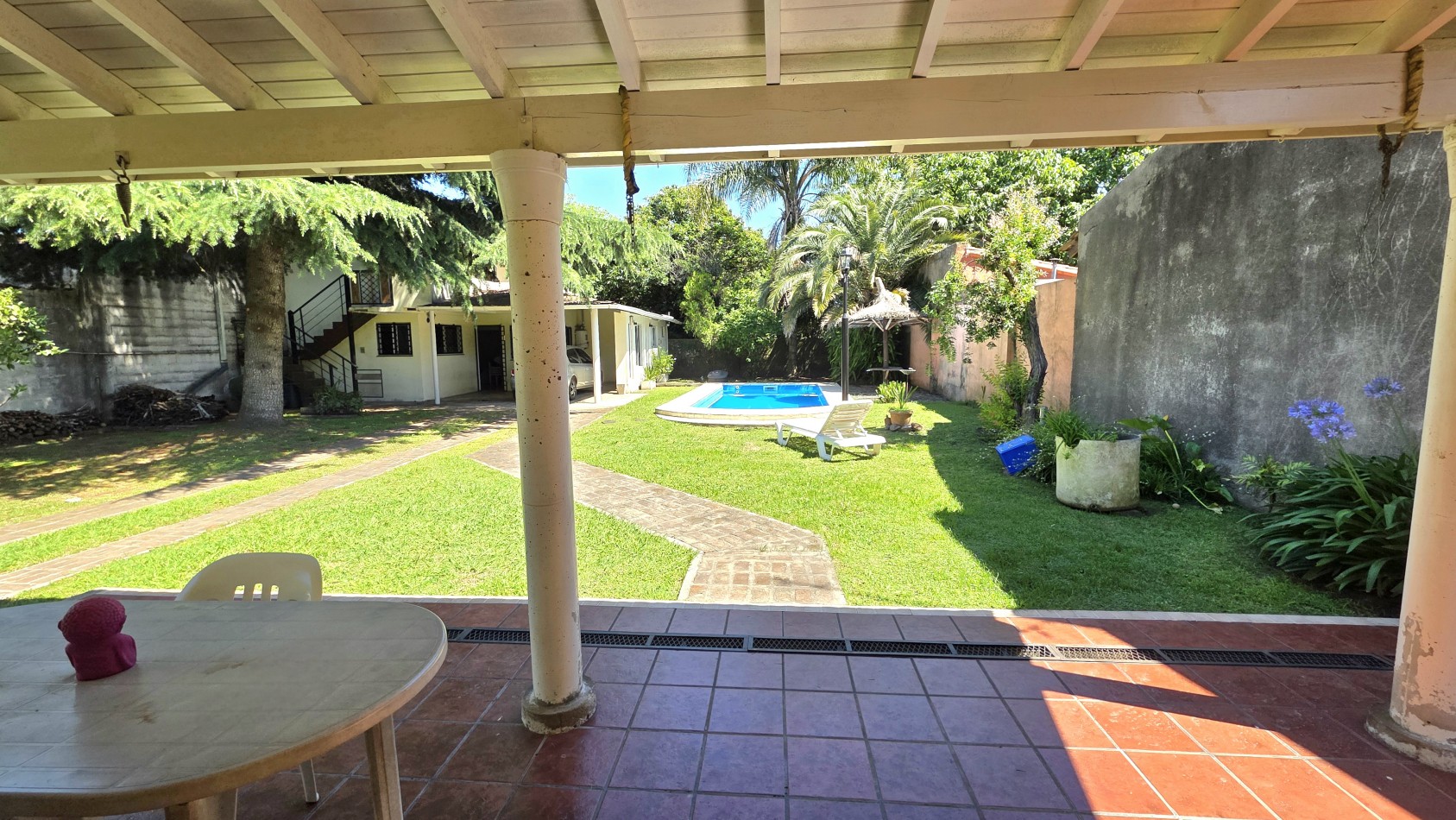 CASA 3 AMBIENTES CON PARQUE Y PILETA