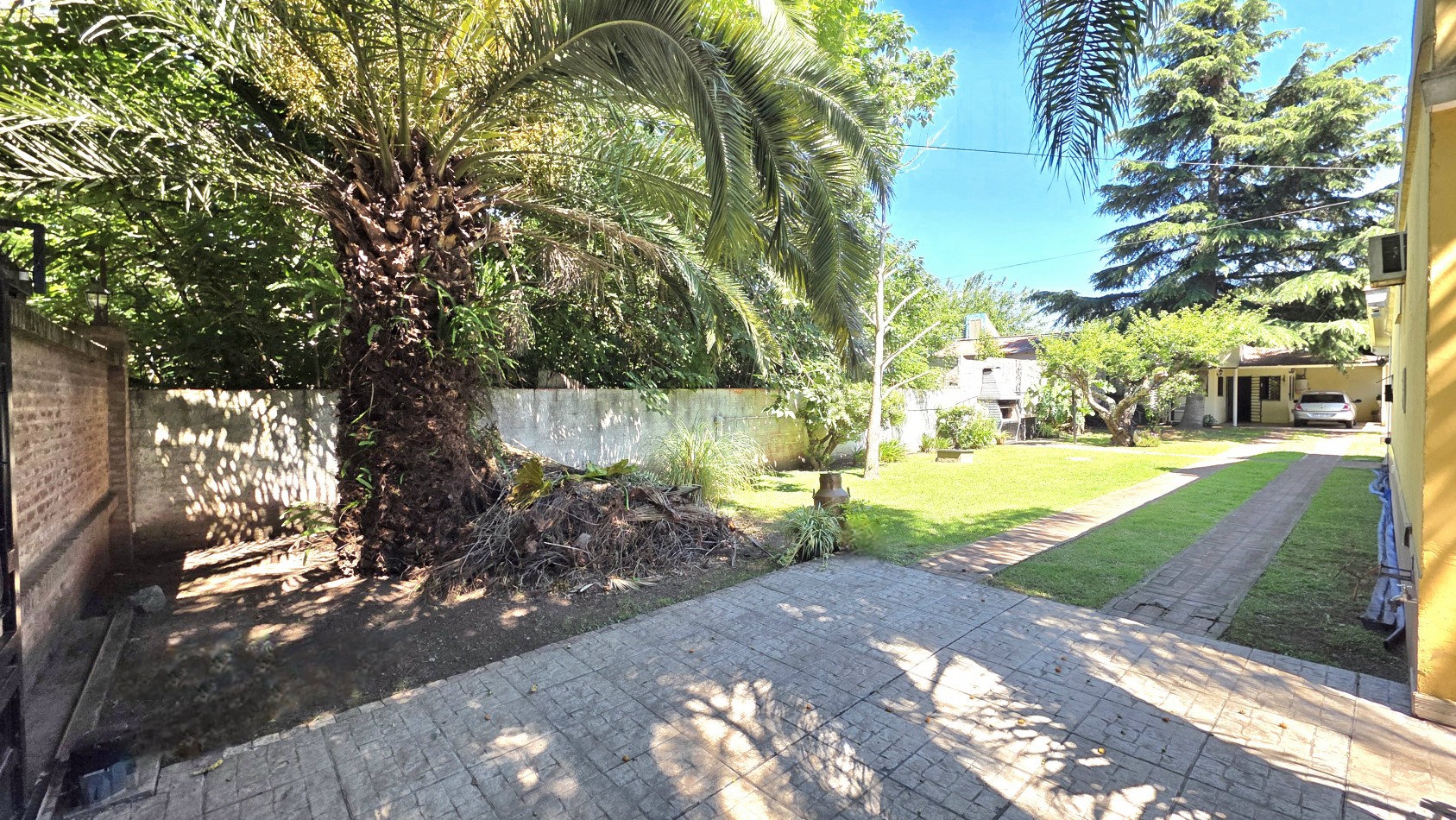 CASA 3 AMBIENTES CON PARQUE Y PILETA