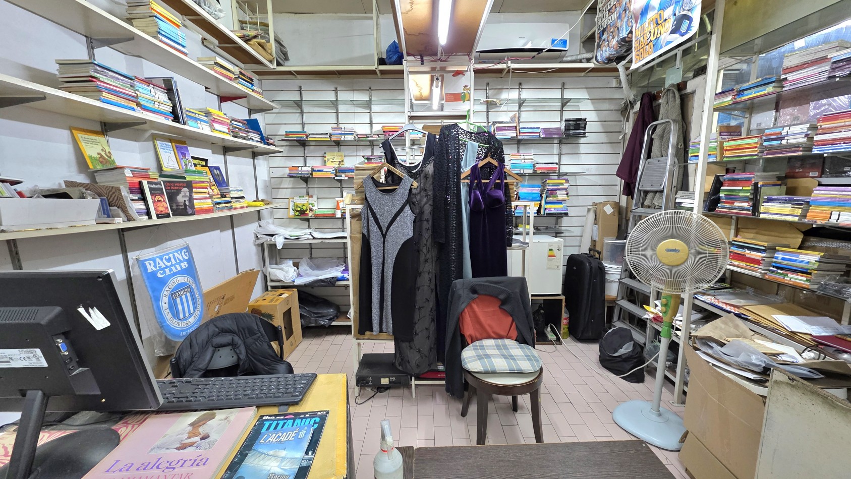 2 LOCALES EN GALERIA SOBRE PETONAL LAPRIDA