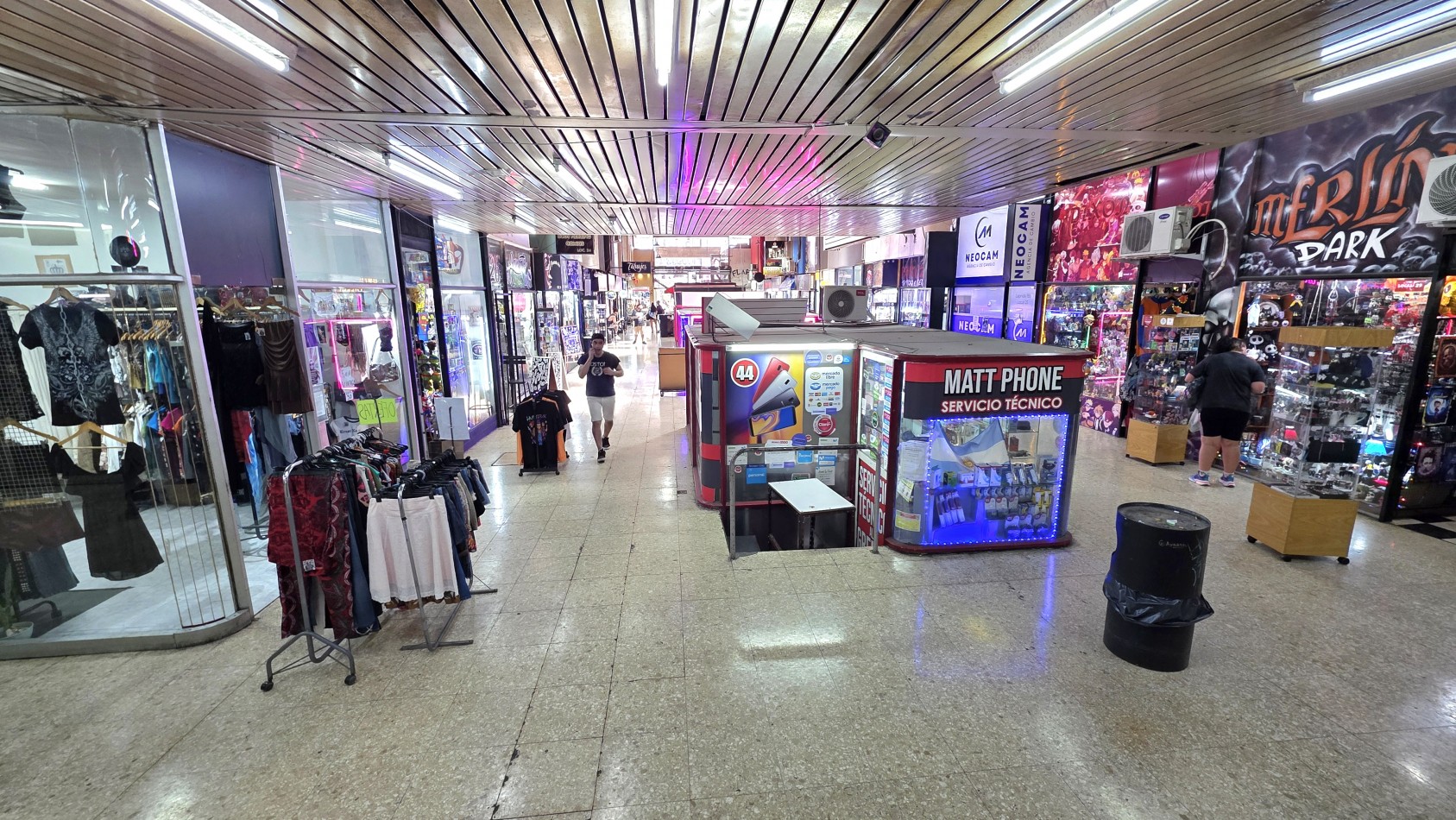 2 LOCALES EN GALERIA SOBRE PETONAL LAPRIDA