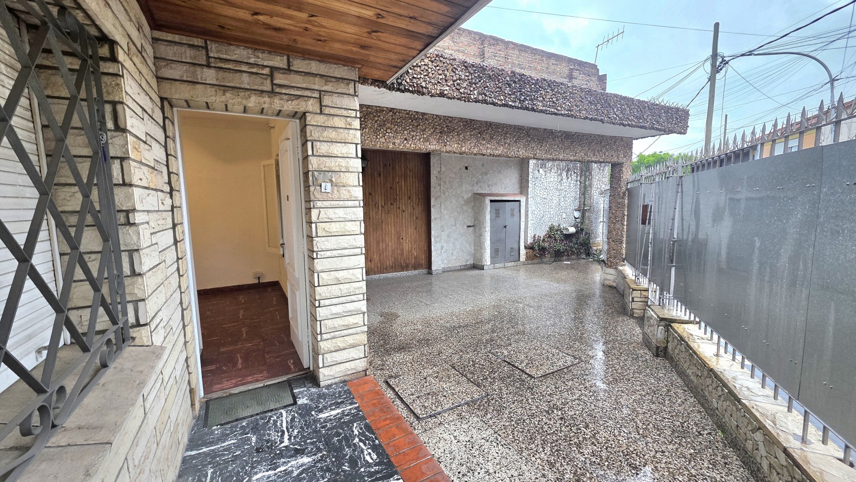 CASA 3 AMBIENTES CON PATIO