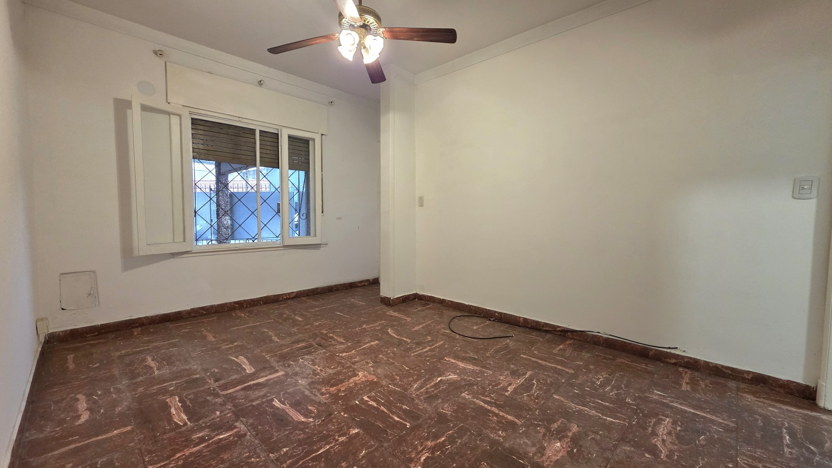 CASA 3 AMBIENTES CON PATIO