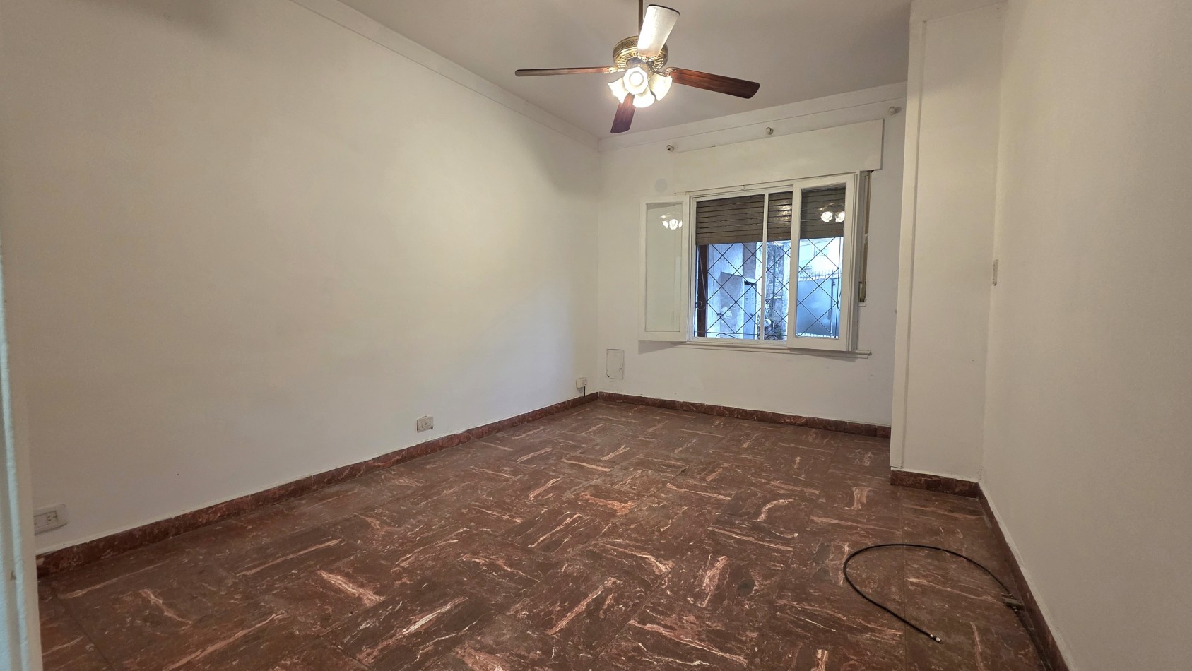 CASA 3 AMBIENTES CON PATIO