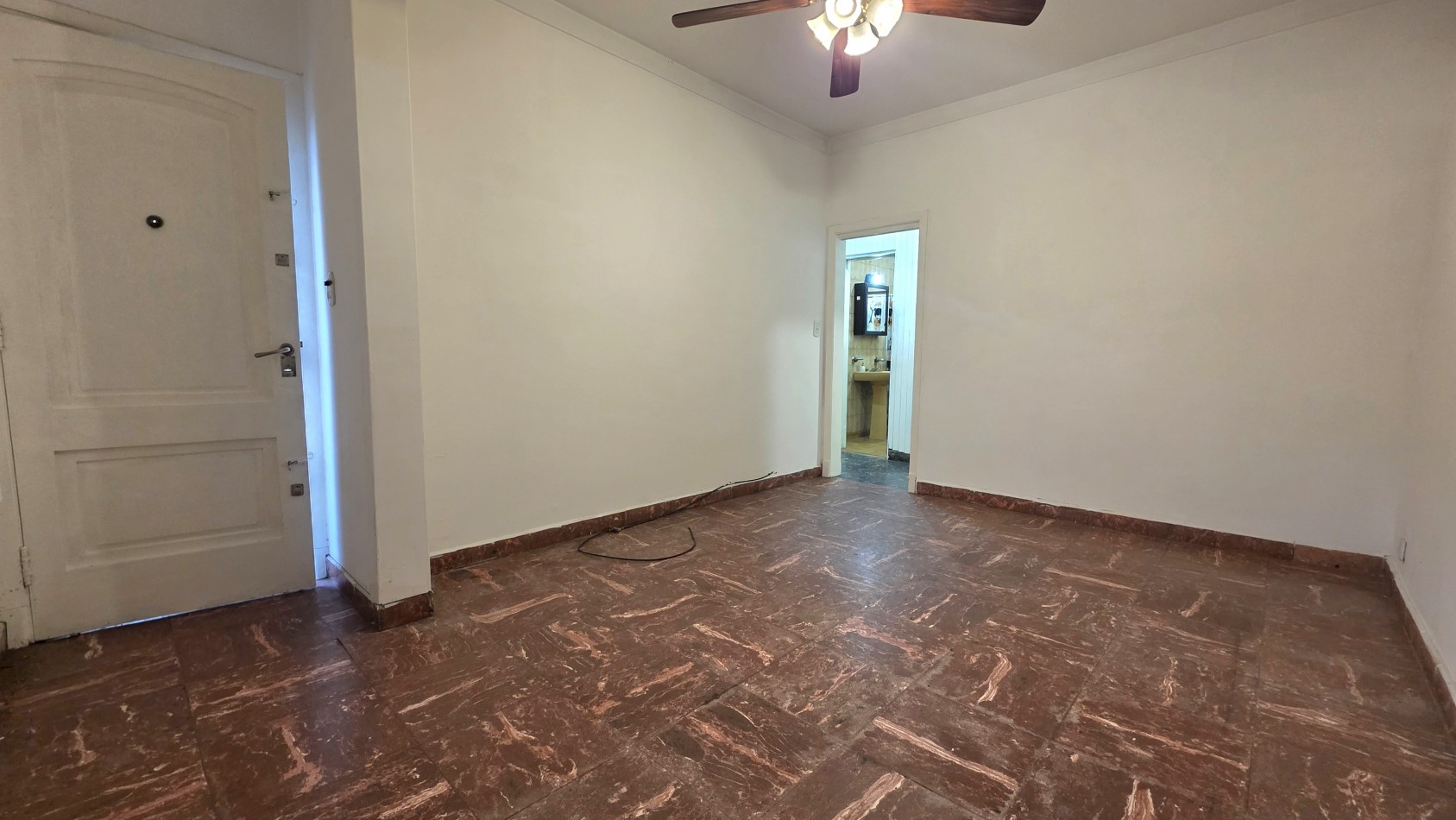 CASA 3 AMBIENTES CON PATIO