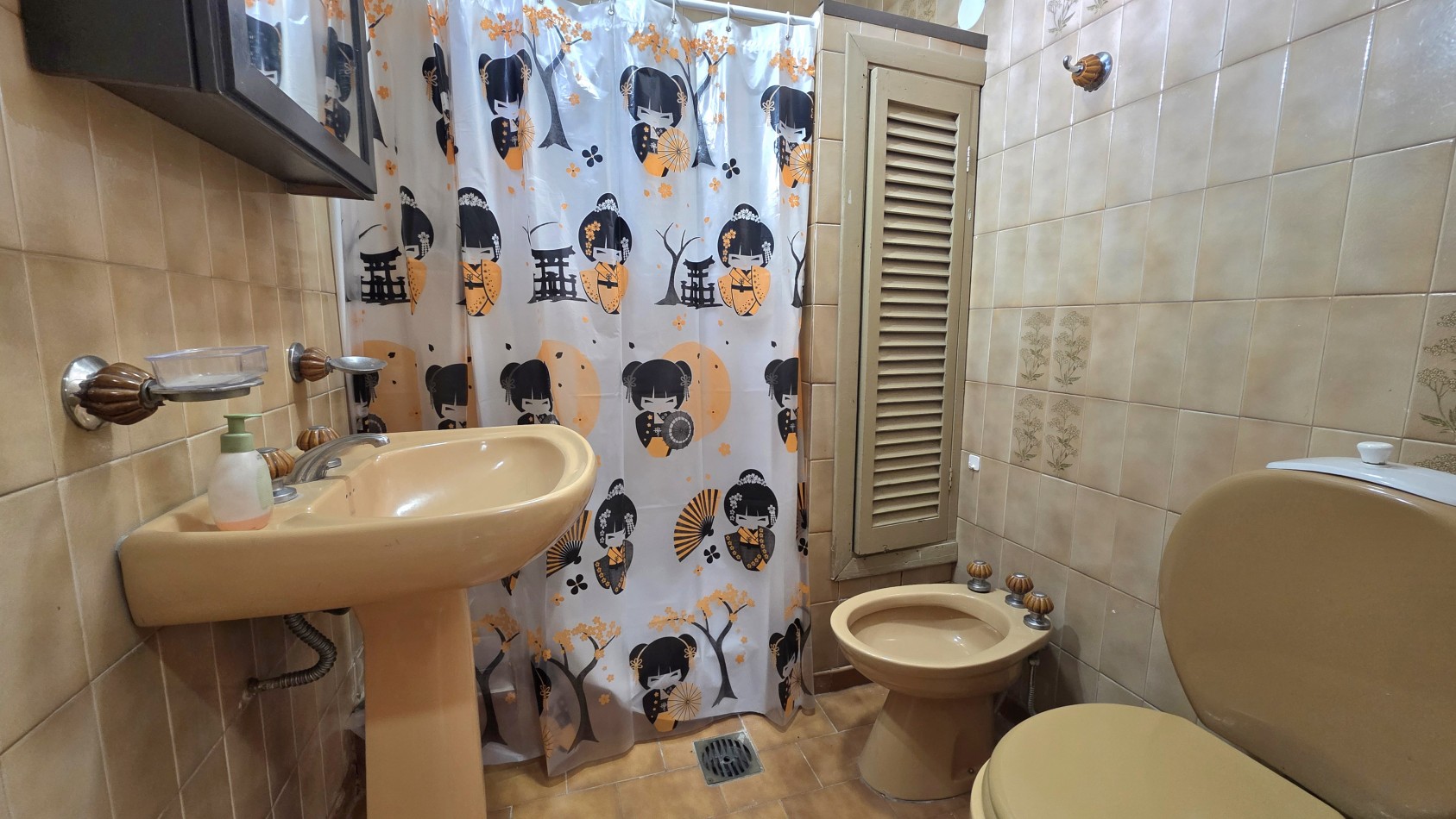 CASA 3 AMBIENTES CON PATIO