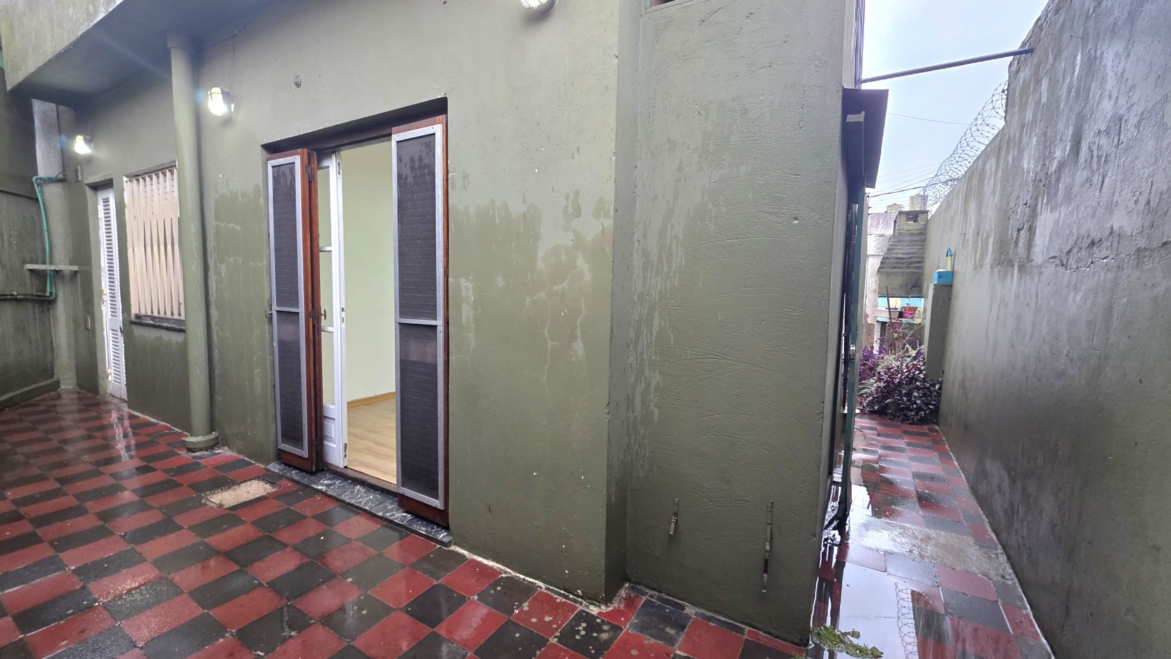 CASA 3 AMBIENTES CON PATIO