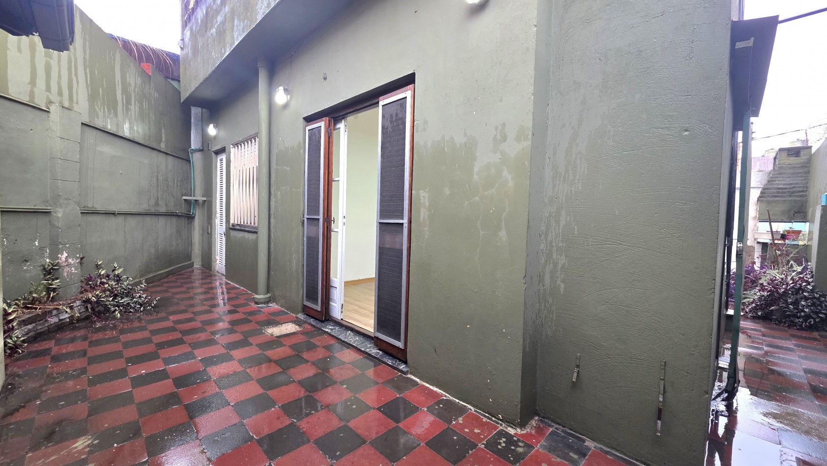 CASA 3 AMBIENTES CON PATIO