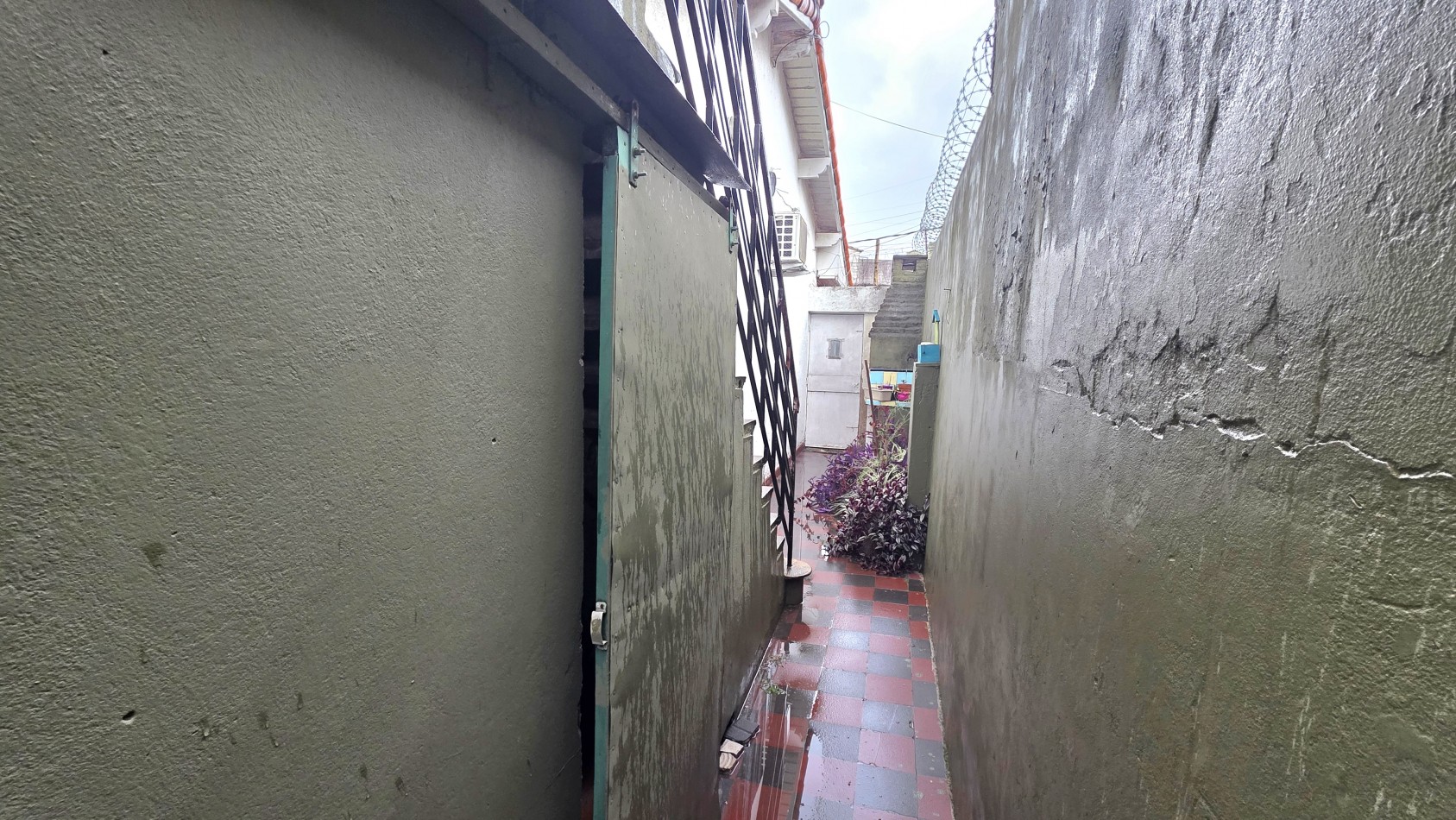 CASA 3 AMBIENTES CON PATIO