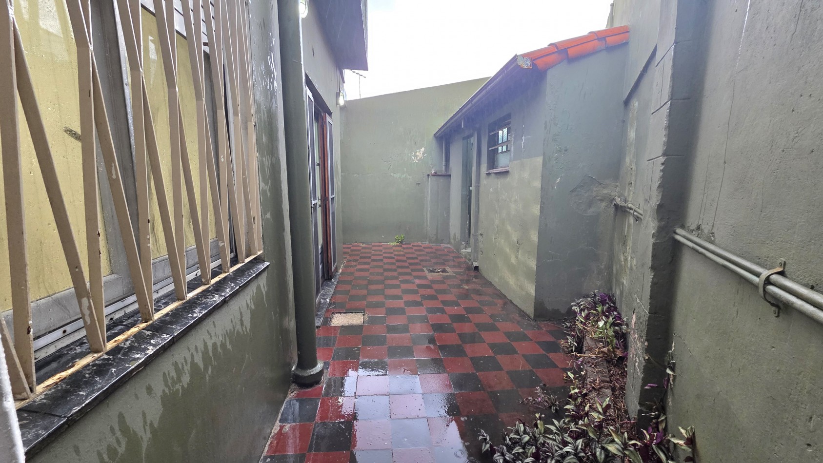 CASA 3 AMBIENTES CON PATIO