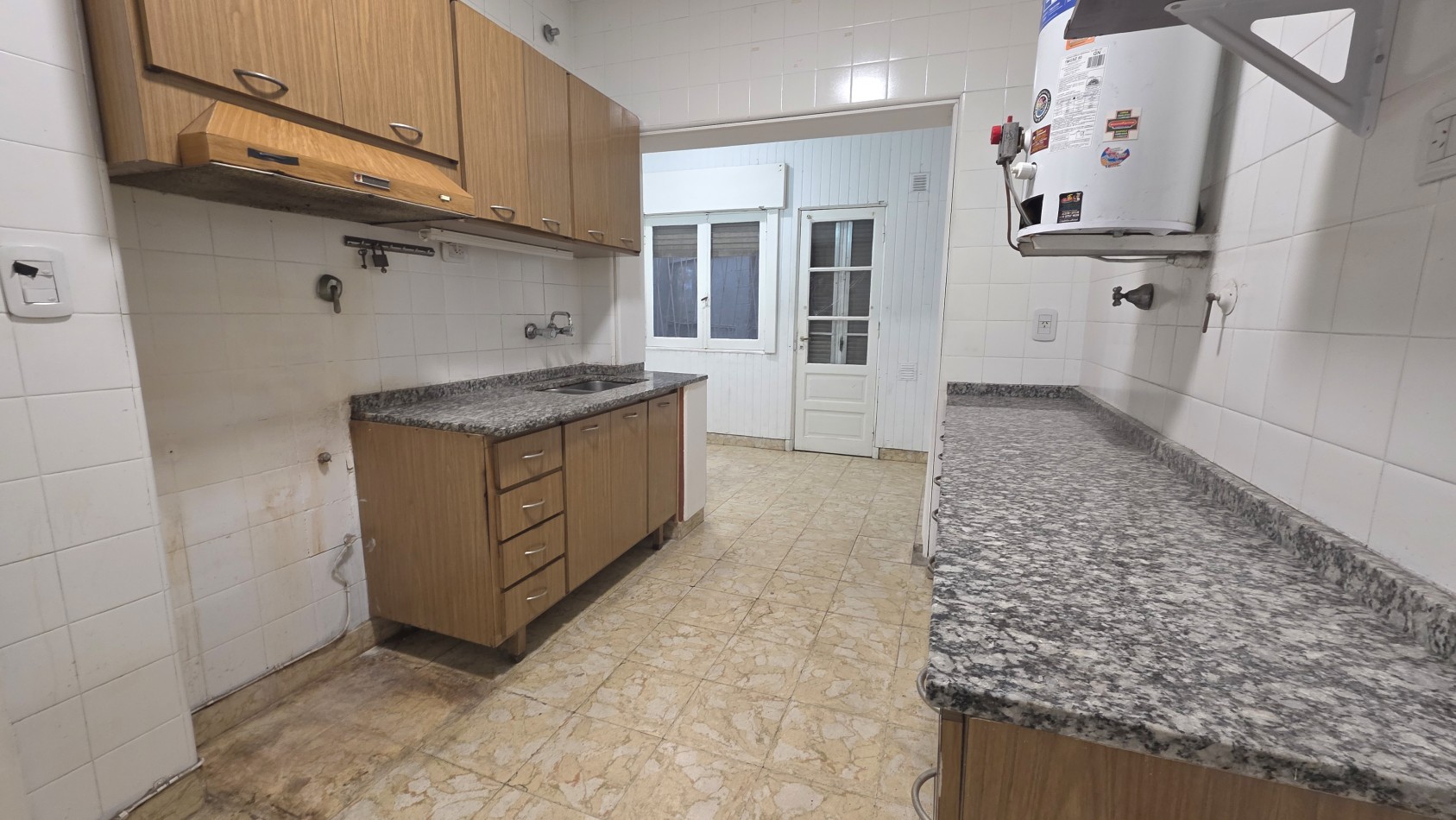 CASA 3 AMBIENTES CON PATIO