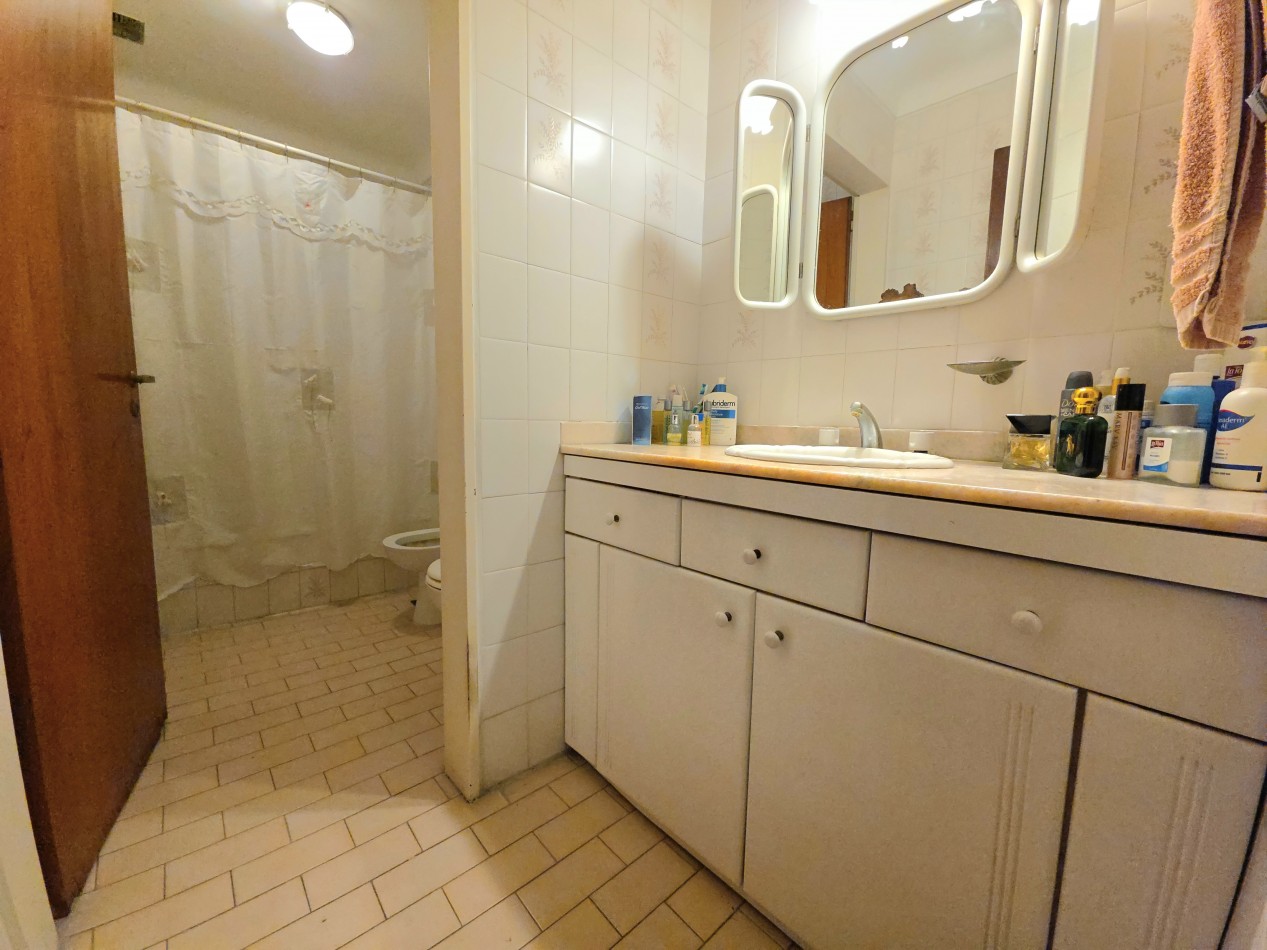 Casa 4 Ambientes en Venta con Parque y Quincho - a 5 Cuadras de la Estacion de Longchamps