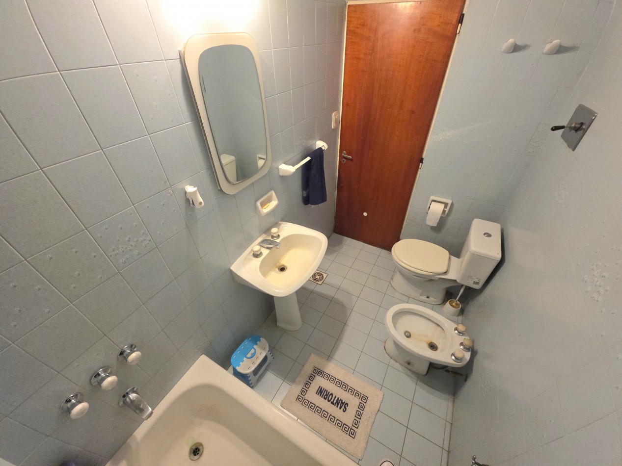 Casa 4 Ambientes en Venta con Parque y Quincho - a 5 Cuadras de la Estacion de Longchamps