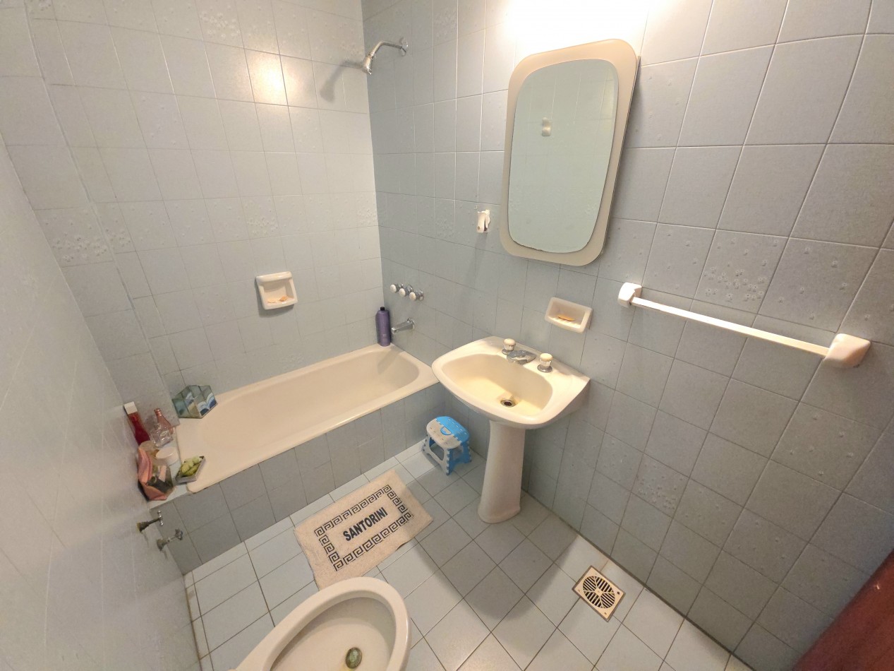 Casa 4 Ambientes en Venta con Parque y Quincho - a 5 Cuadras de la Estacion de Longchamps